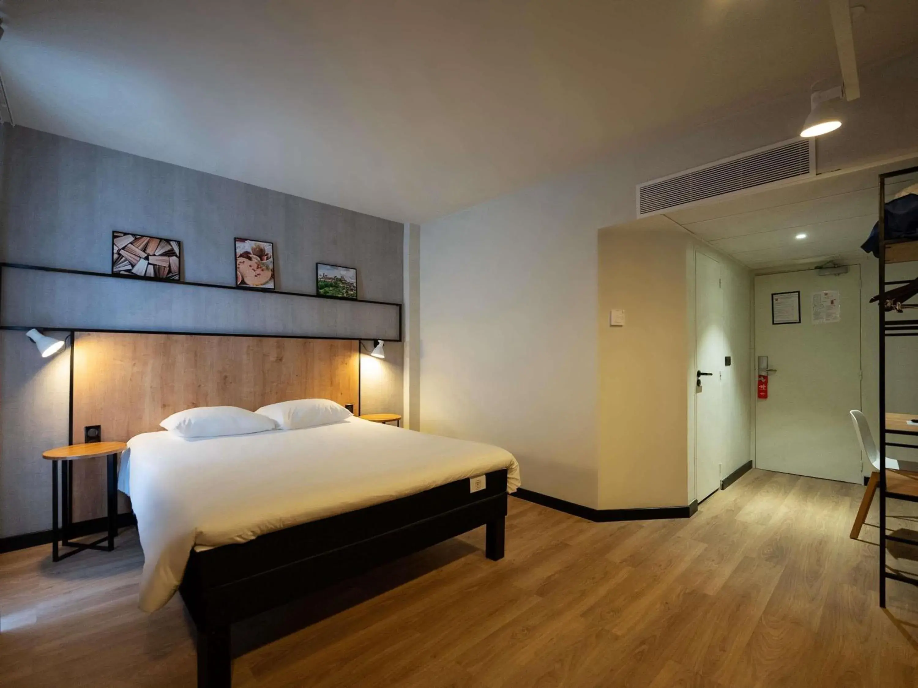 Bedroom, Bed in Ibis Brive Centre Bedroom, Bed in Ibis Brive Centre