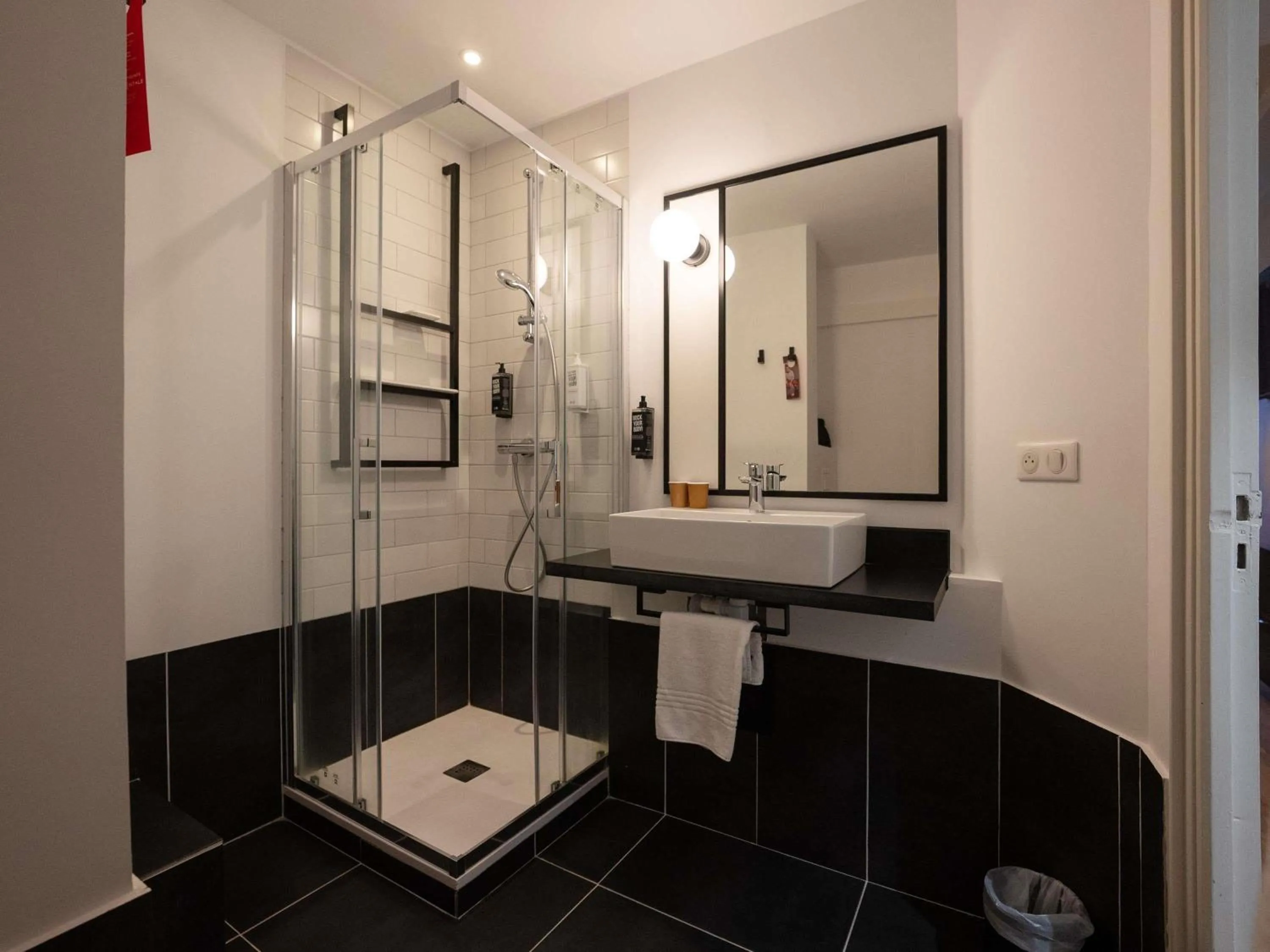 Bedroom in Ibis Brive Centre