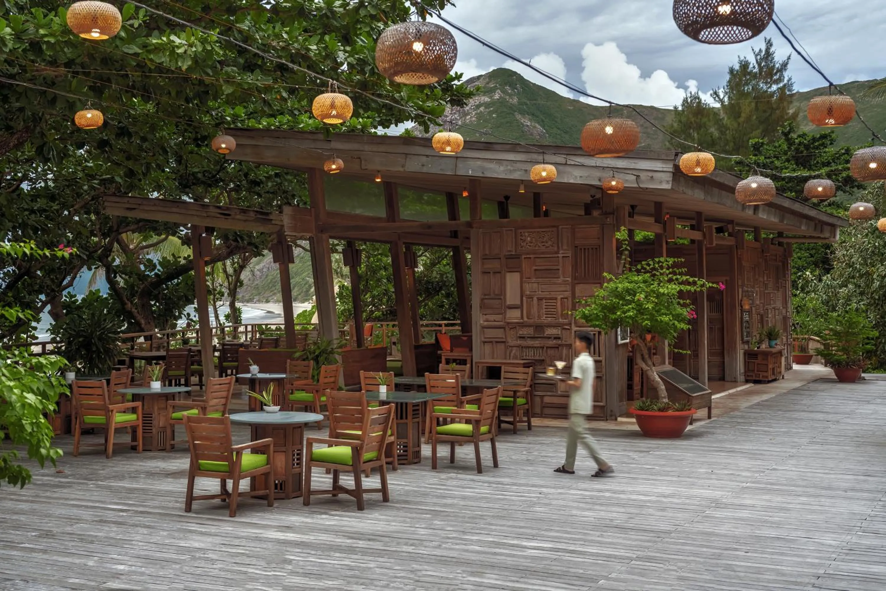 Lounge or bar in Six Senses Con Dao - Turtle Island Paradise