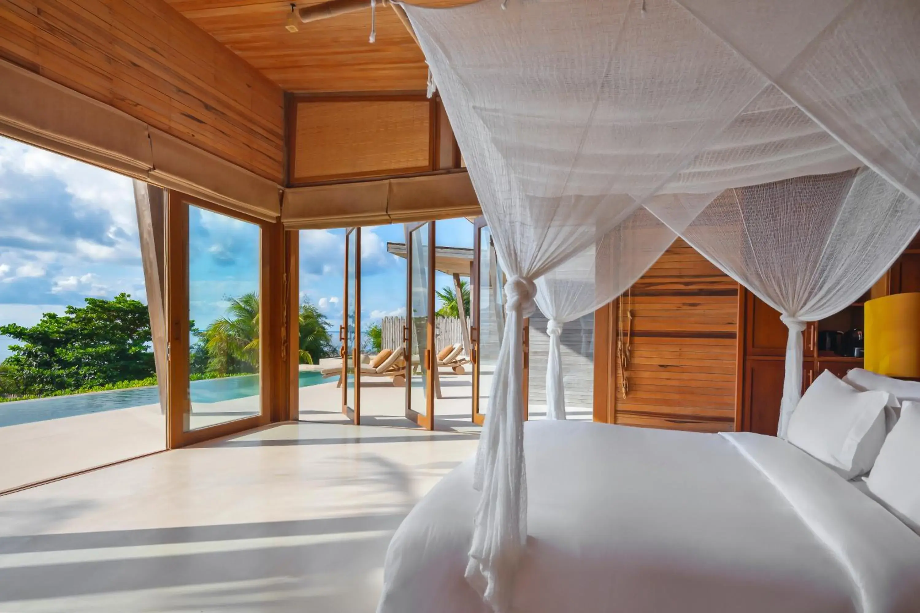 Bed in Six Senses Con Dao - Turtle Island Paradise Bed in Six Senses Con Dao - Turtle Island Paradise