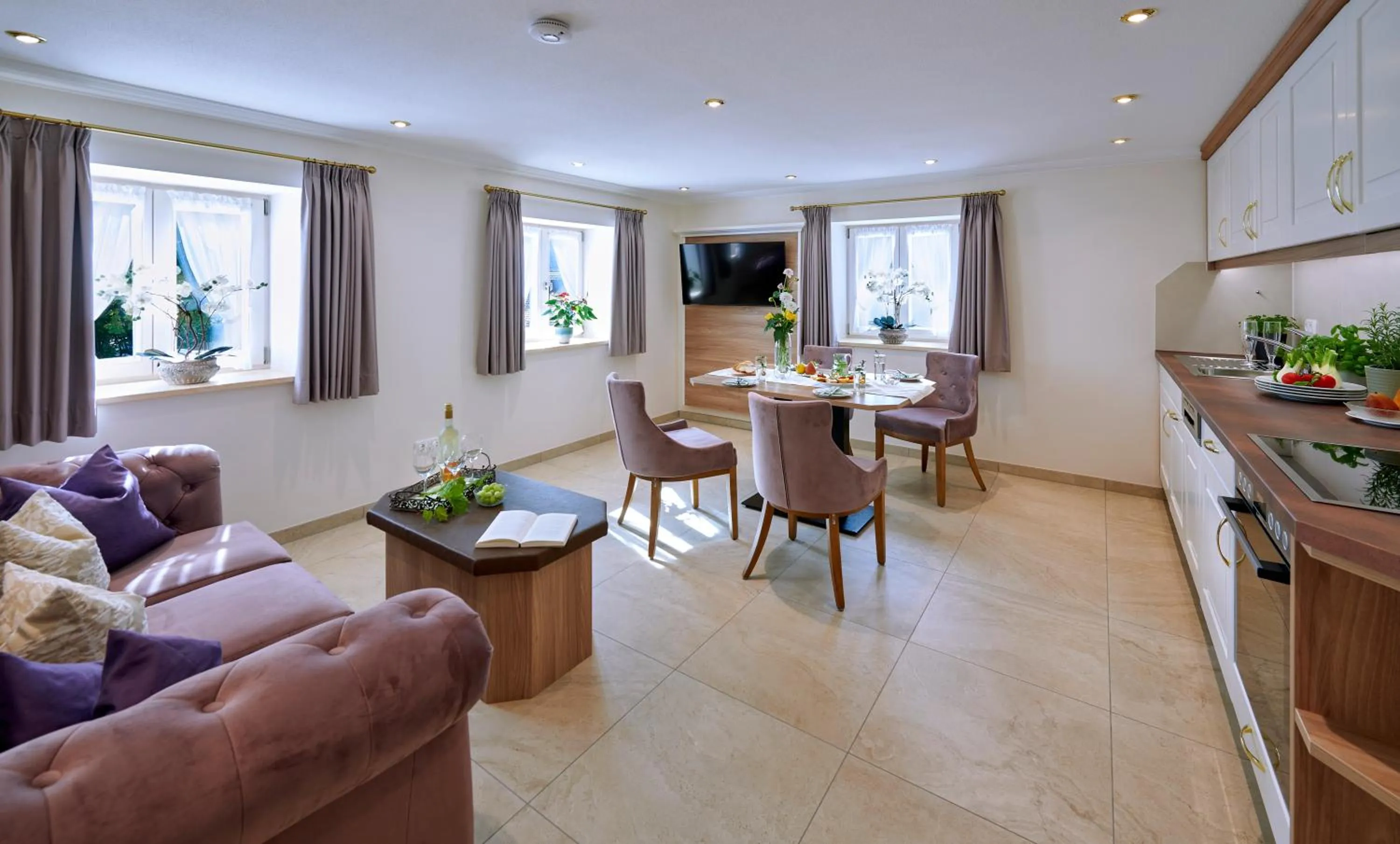 Dining area in Ferienwohnungen im Bonnschloessl