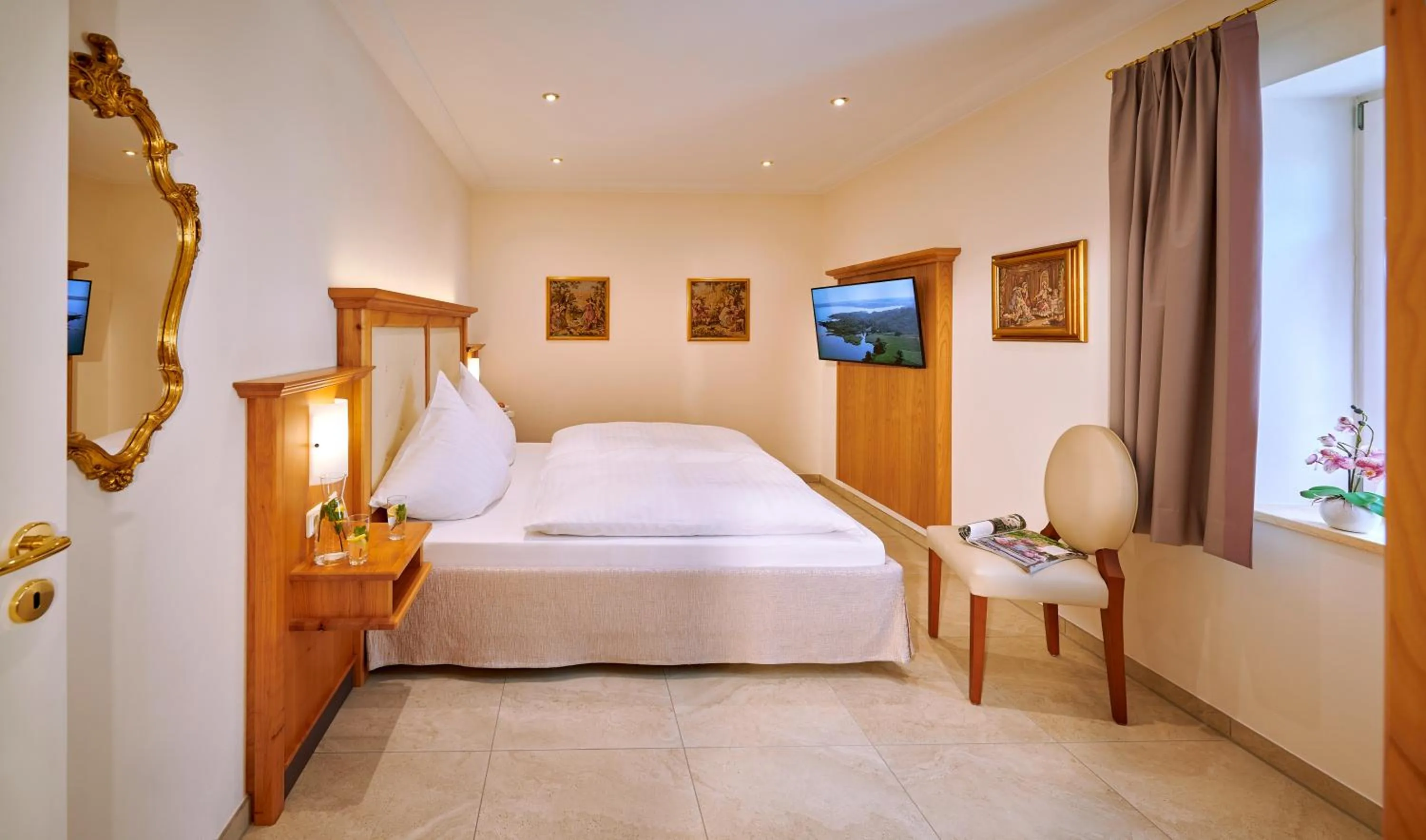 Bedroom, Bed in Ferienwohnungen im Bonnschloessl