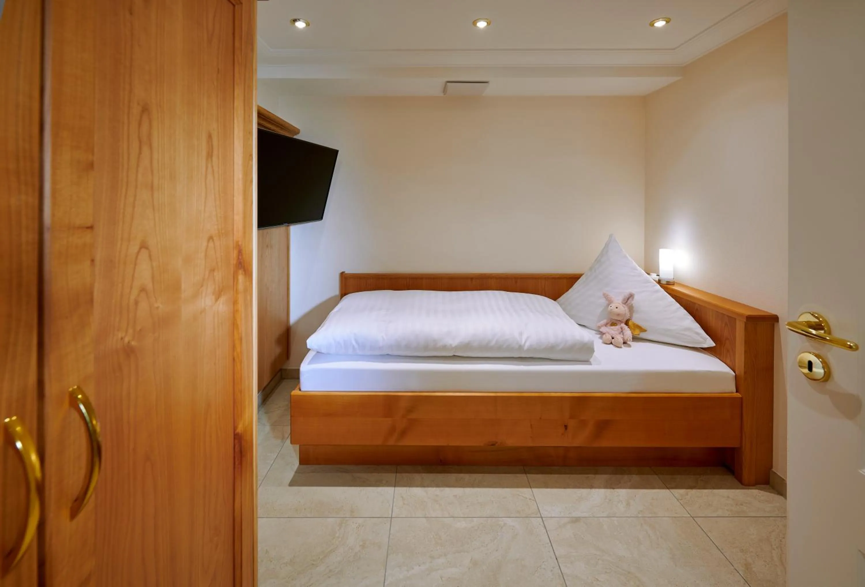 children, Bed in Ferienwohnungen im Bonnschloessl