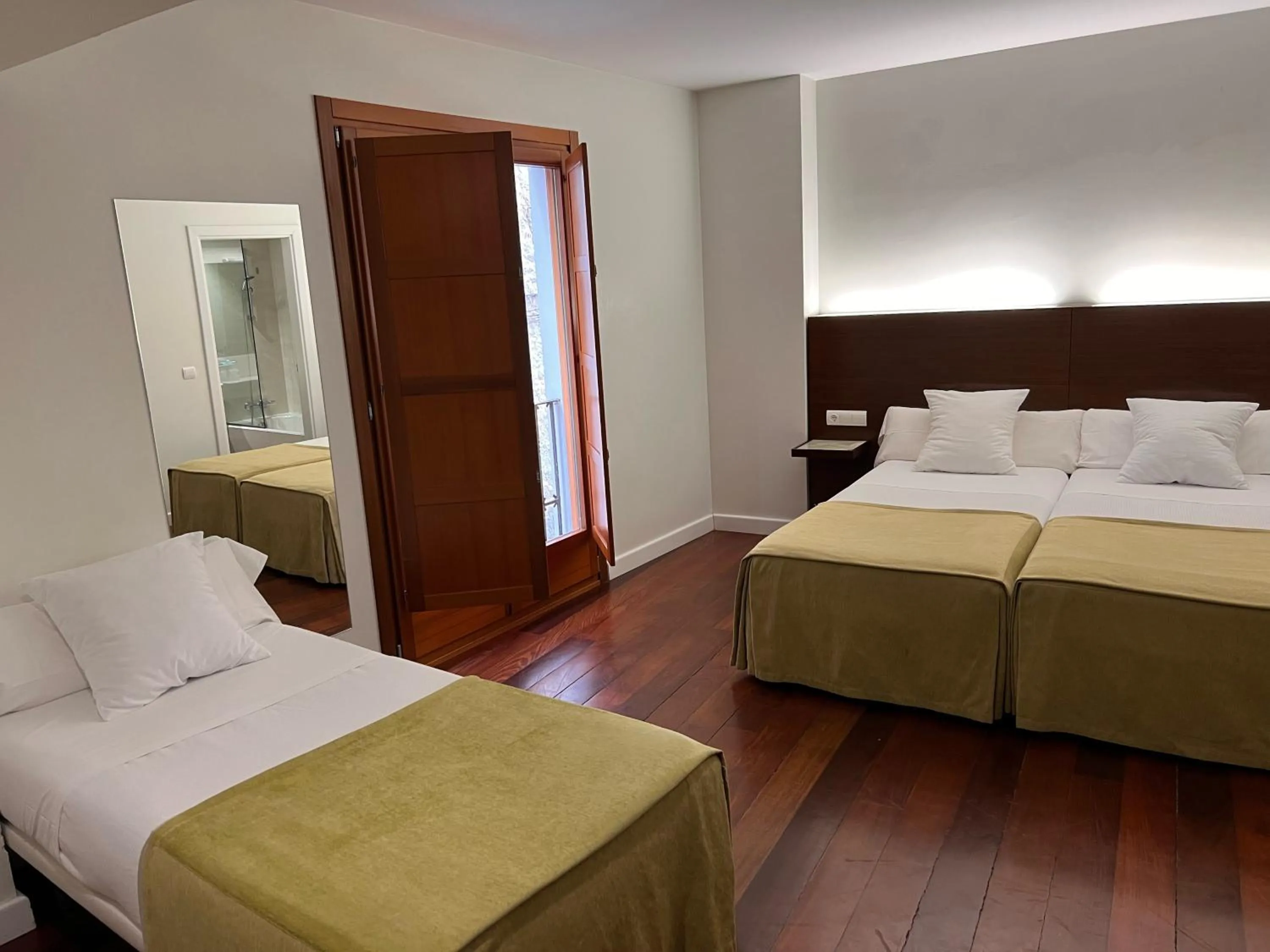 Bedroom, Bed in Plaza Mayor