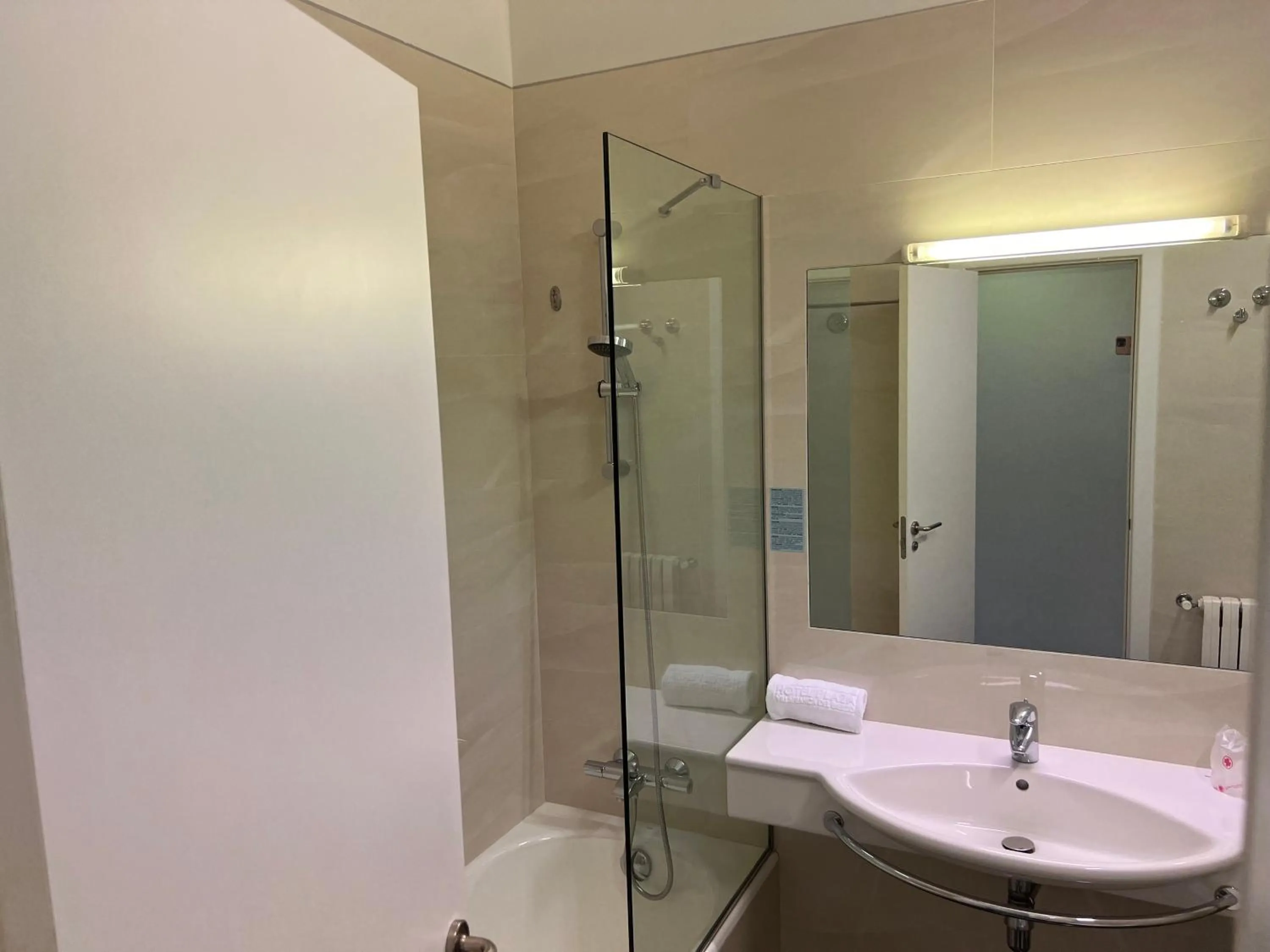 Bathroom in Plaza Mayor