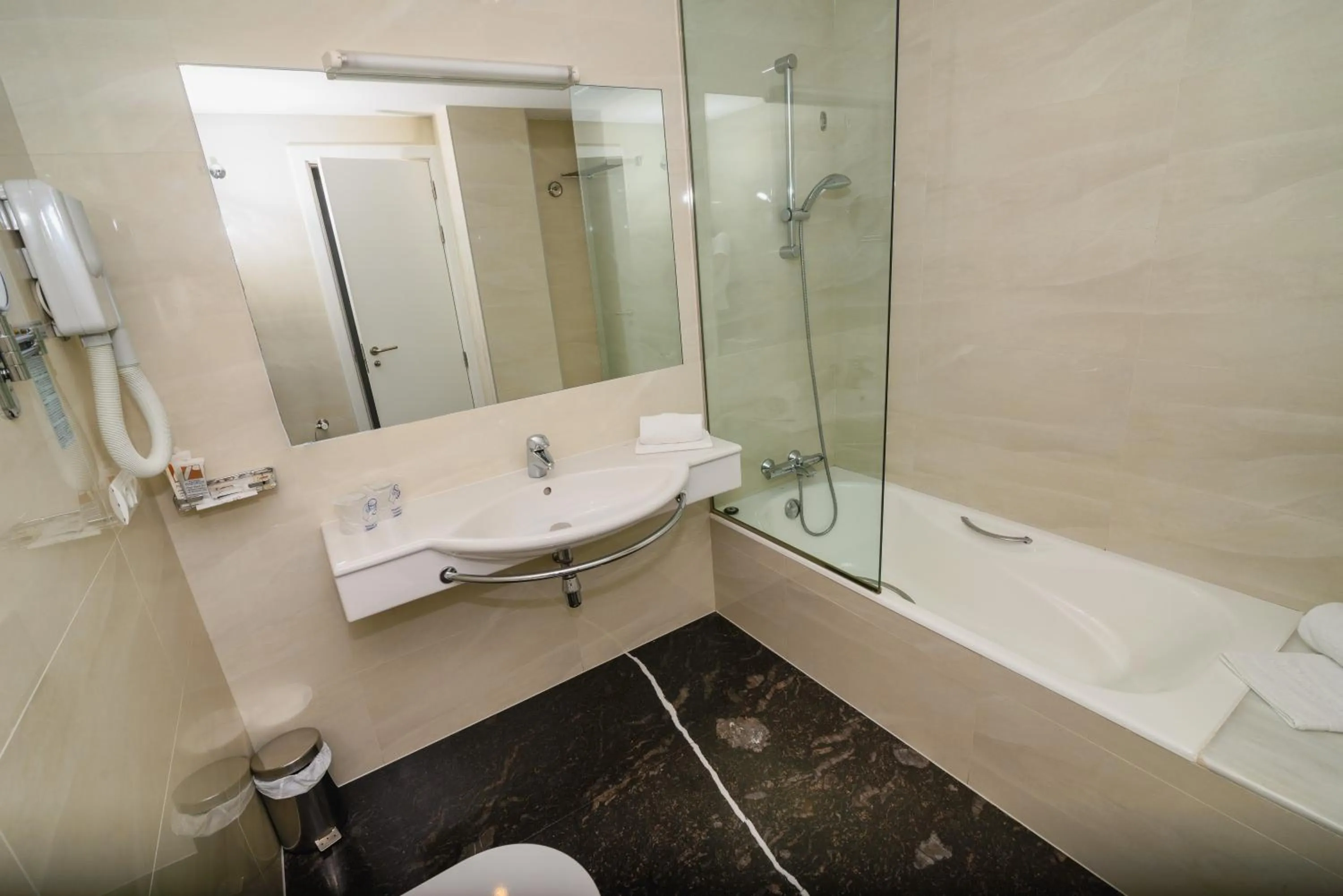 Bathroom in Plaza Mayor