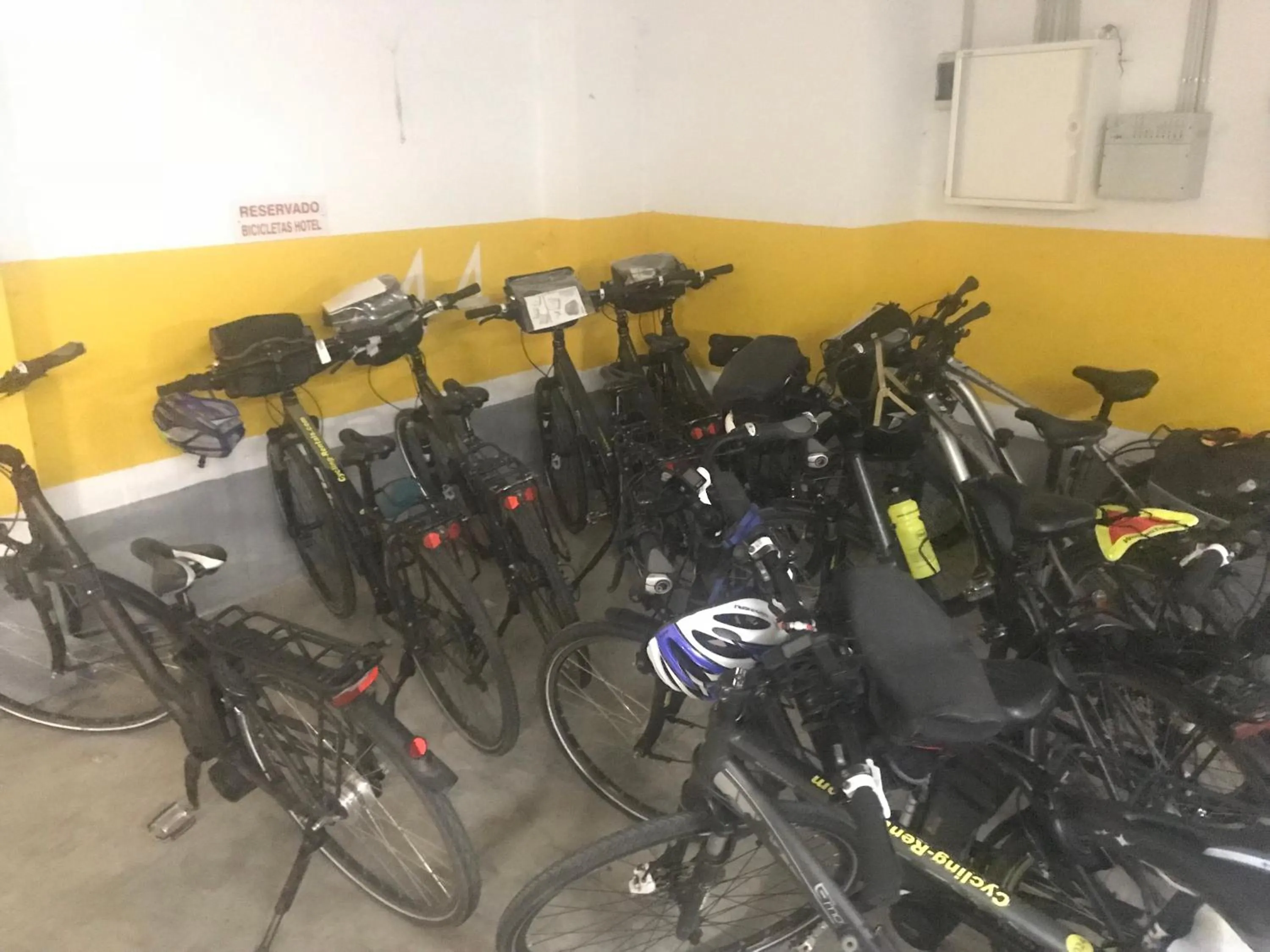 Table tennis in Plaza Mayor