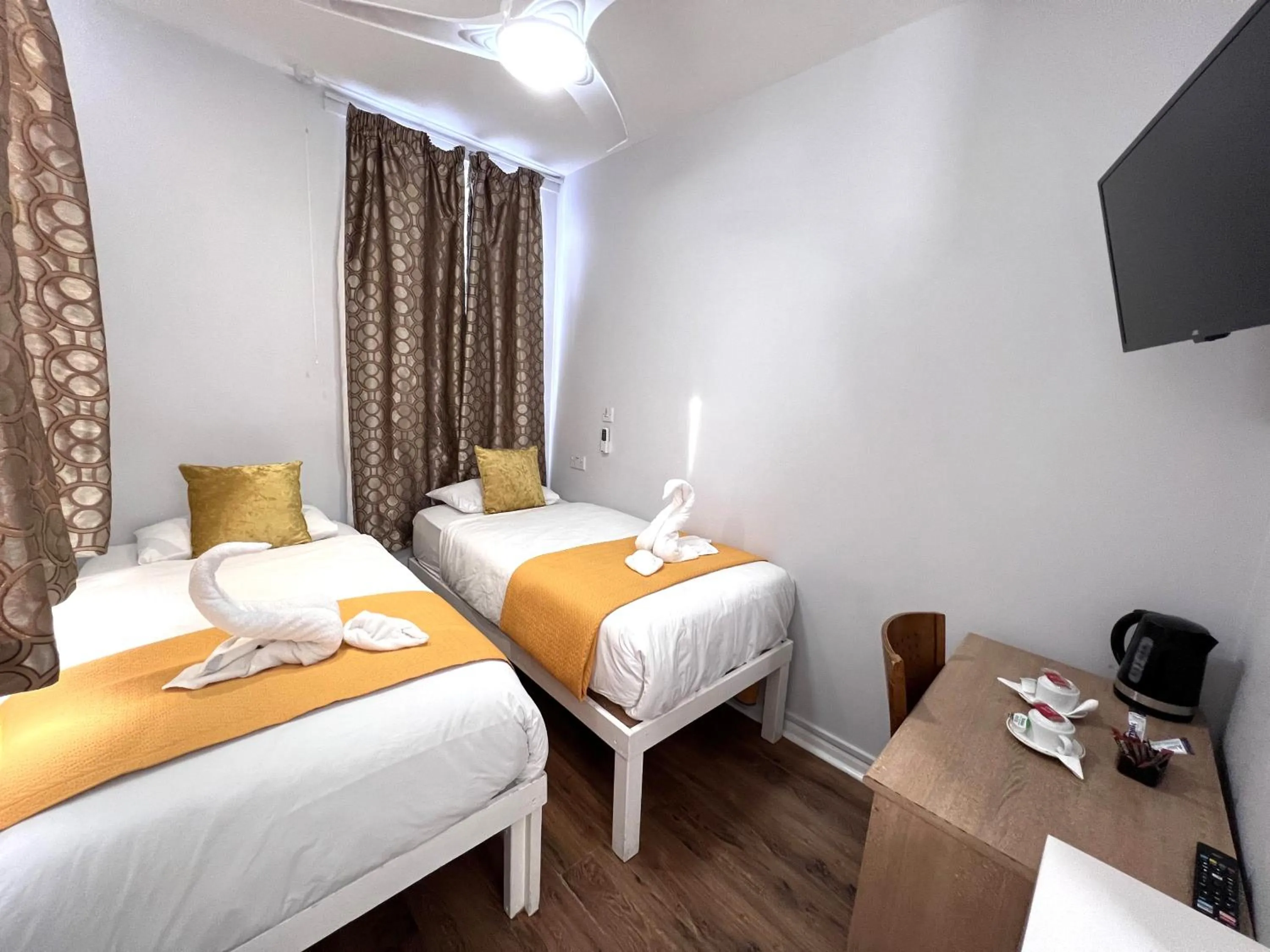 Bed in The Commongate Hotels