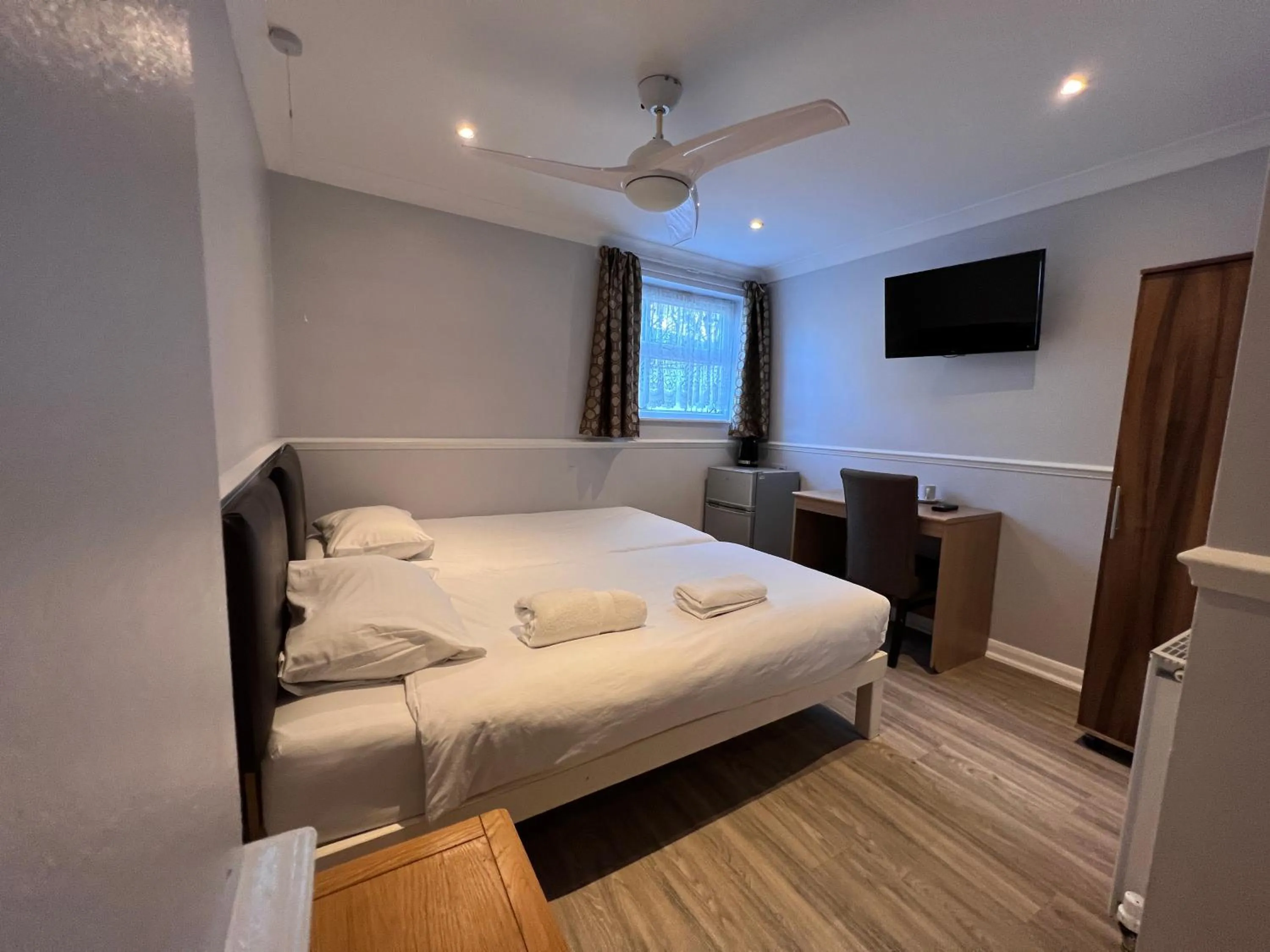 Bed in The Commongate Hotels