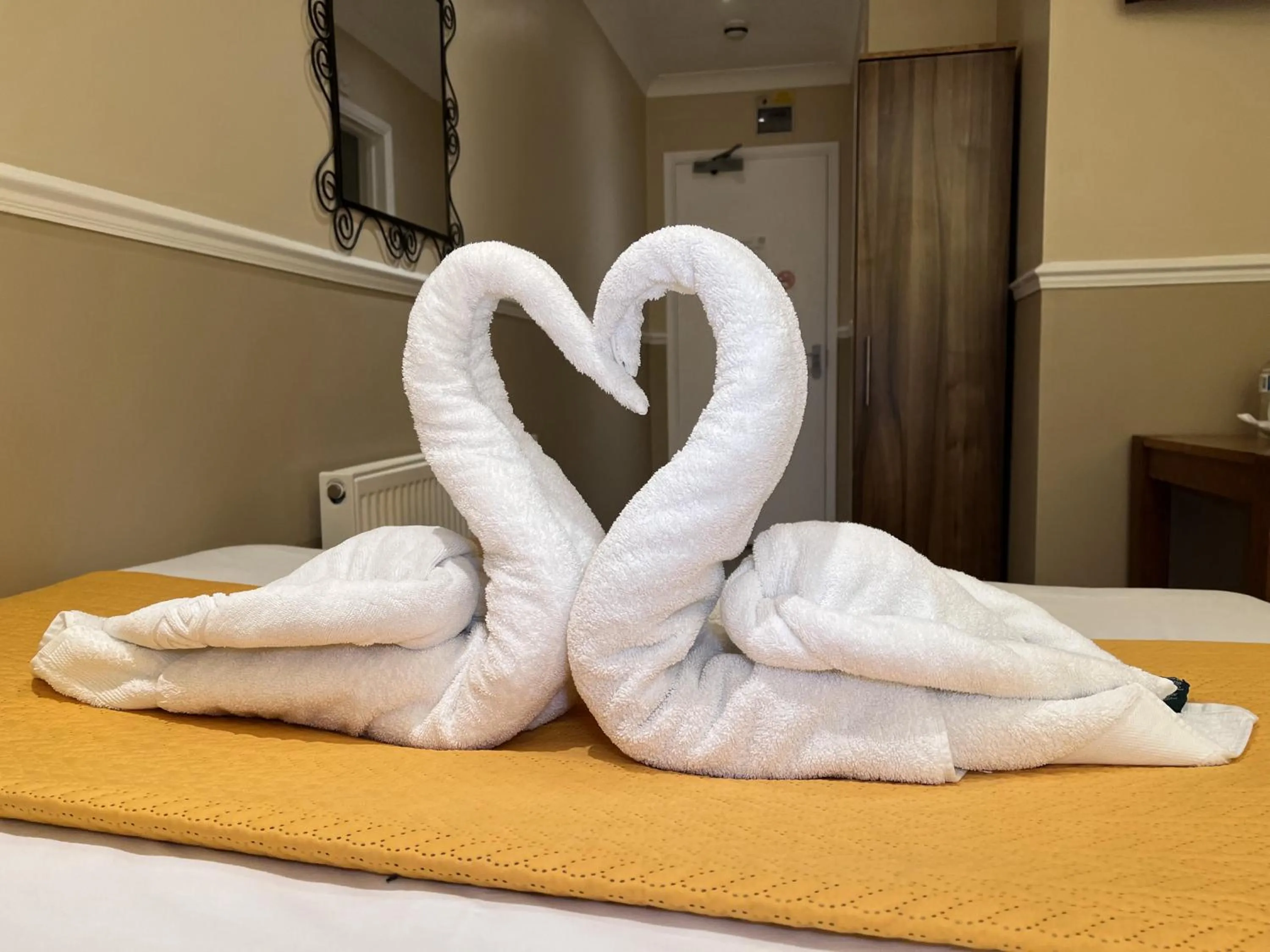 Bed in The Commongate Hotels