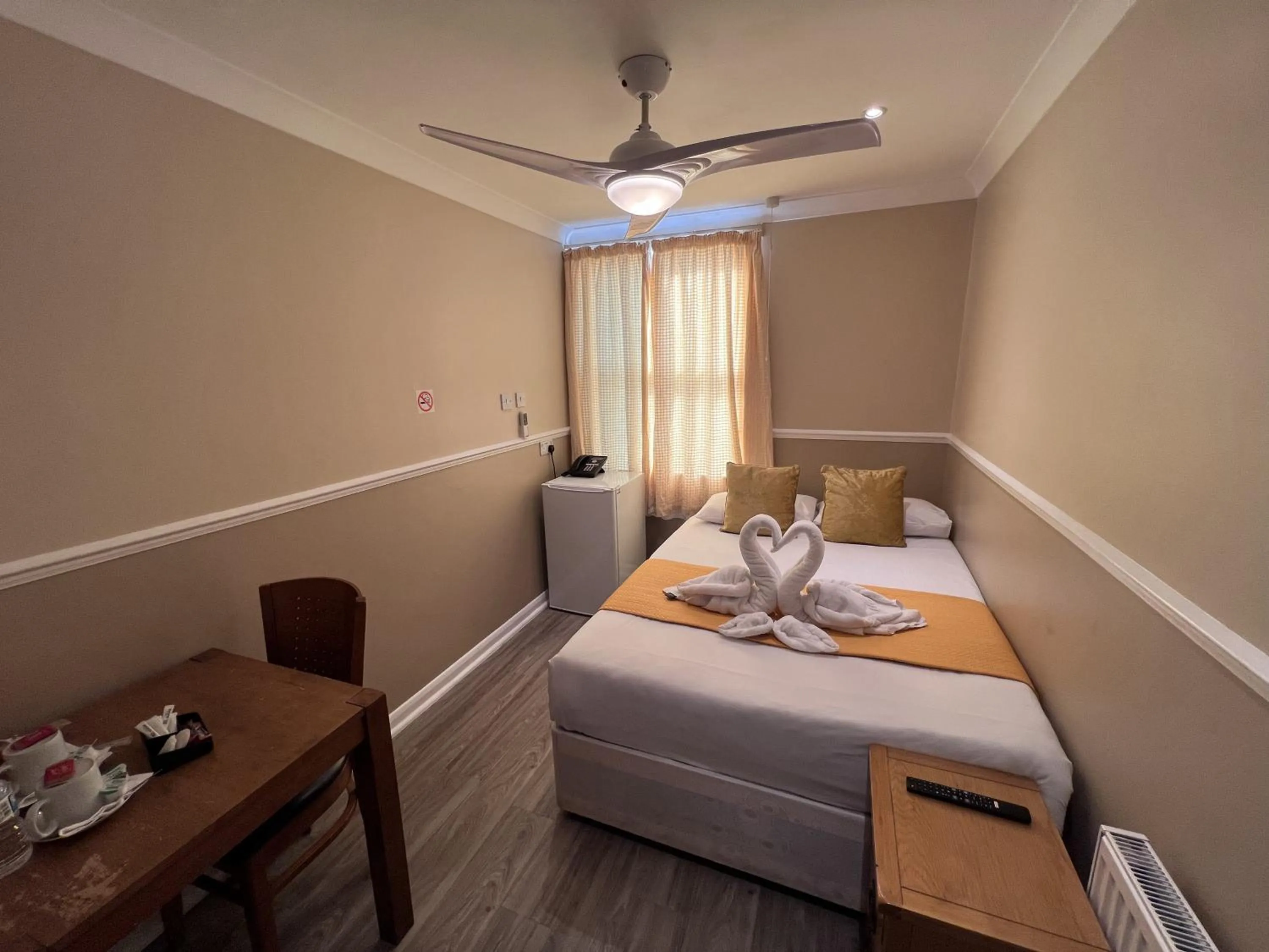 Bed in The Commongate Hotels