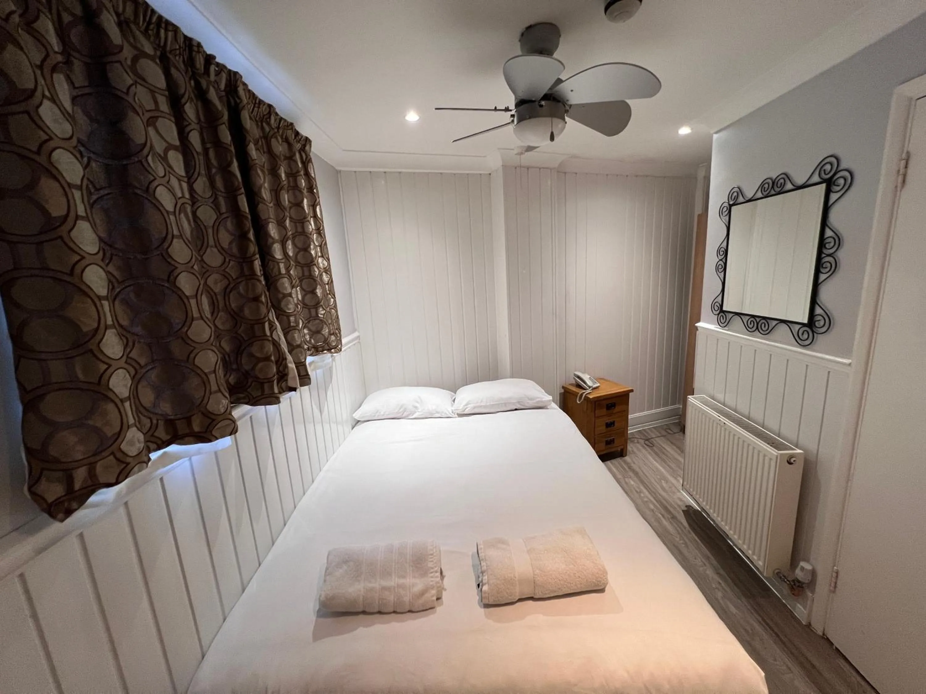 Bed in The Commongate Hotels