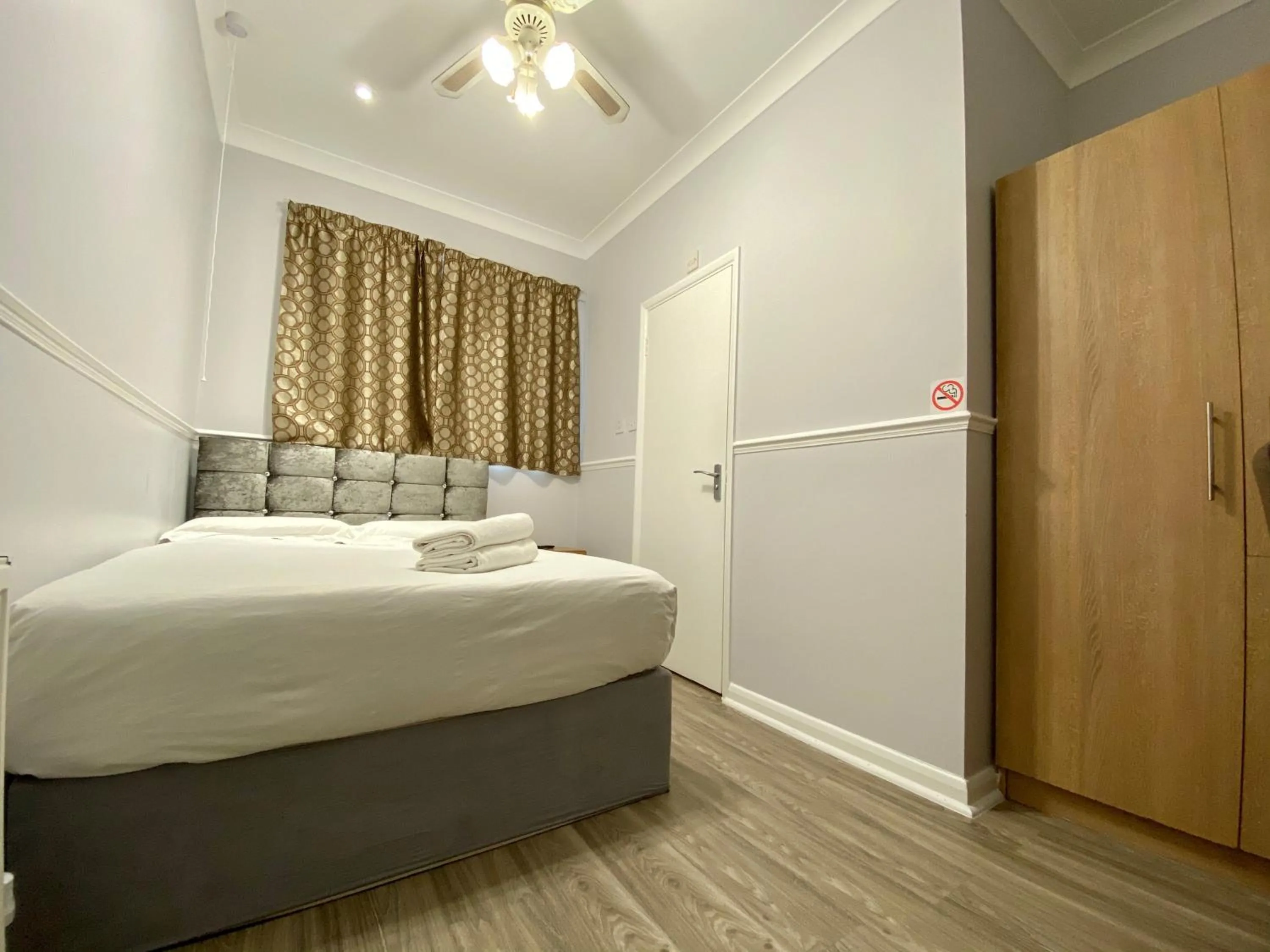 Bed in The Commongate Hotels