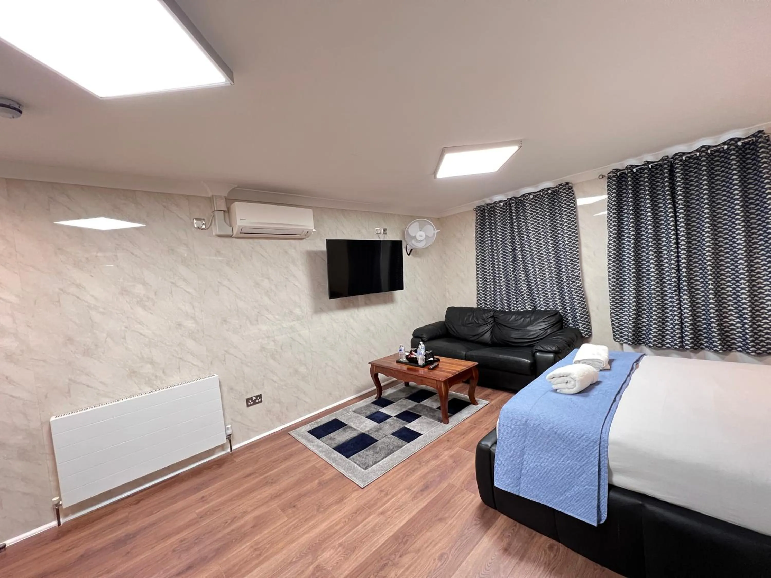 Bed in The Commongate Hotels