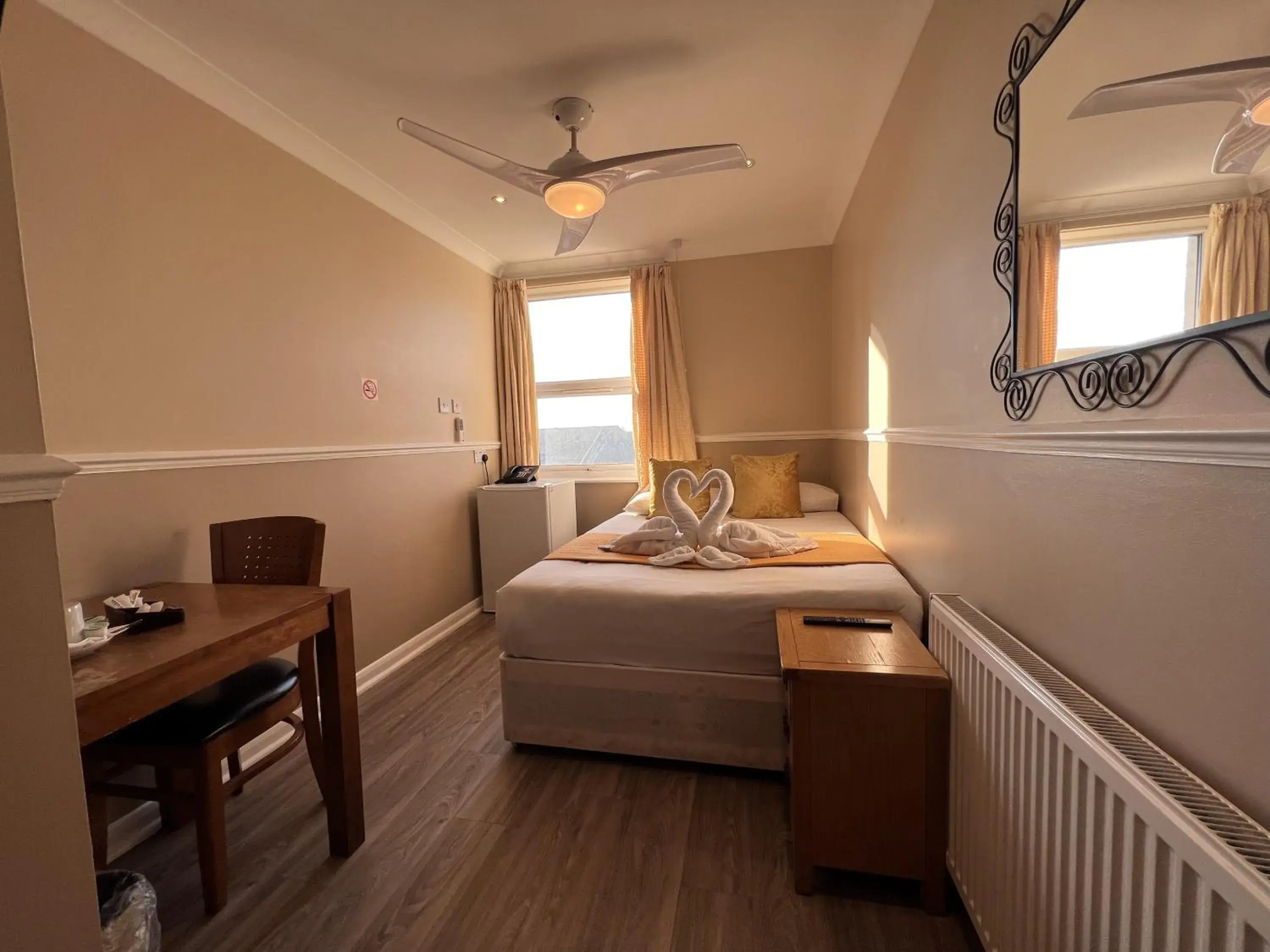 Bed in The Commongate Hotels Bed in The Commongate Hotels