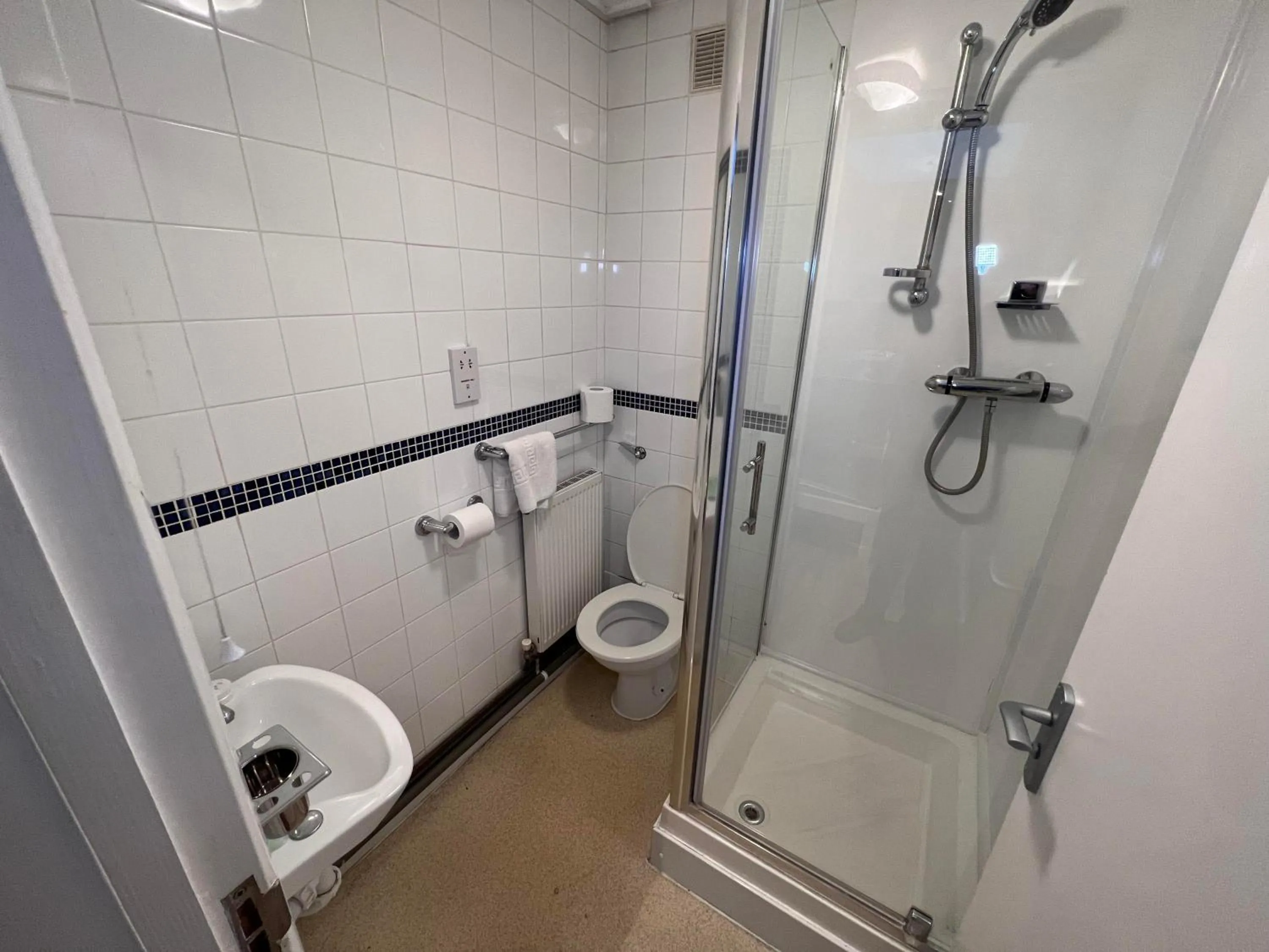 Shower in The Commongate Hotels