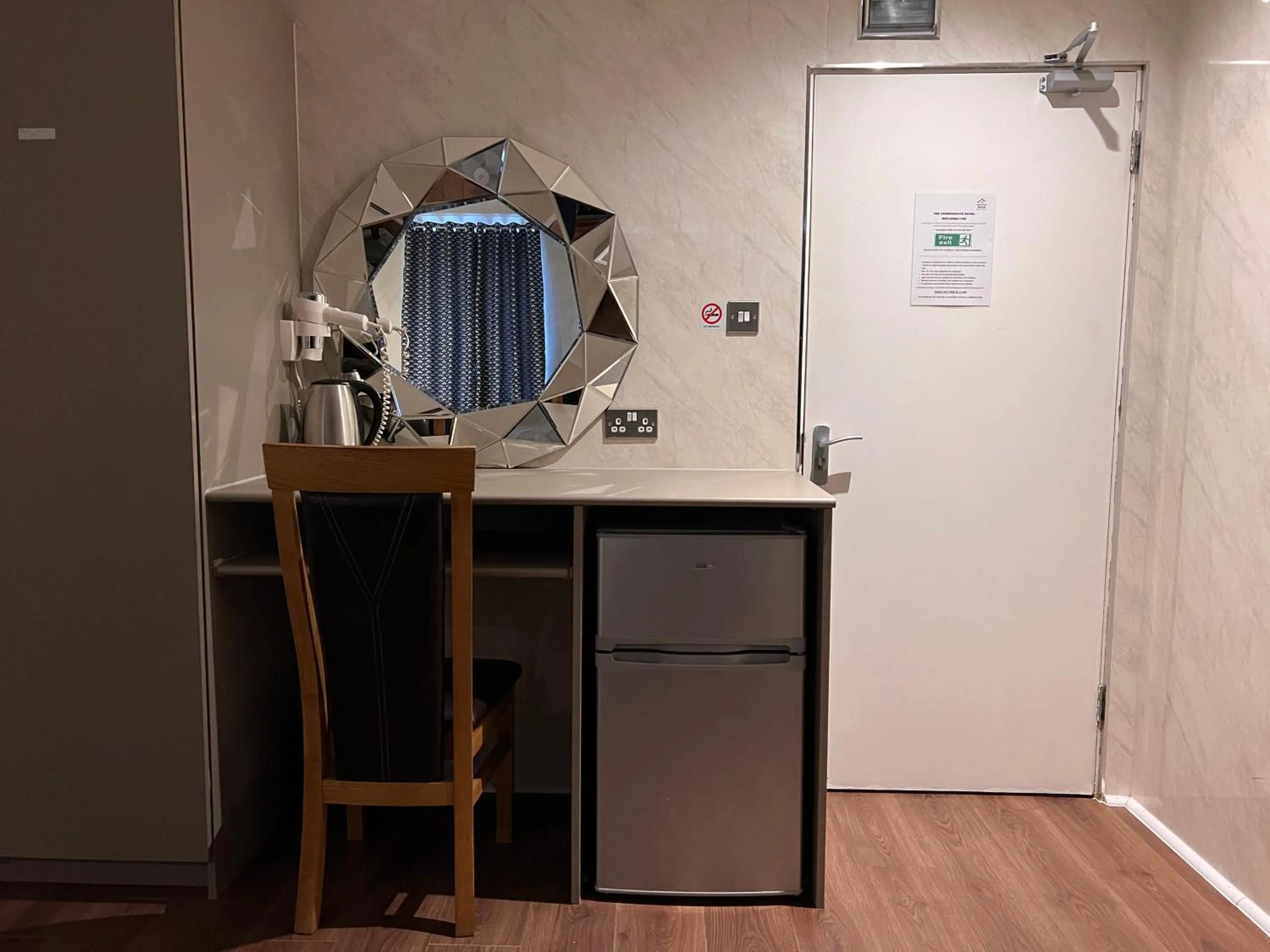 oven in The Commongate Hotels