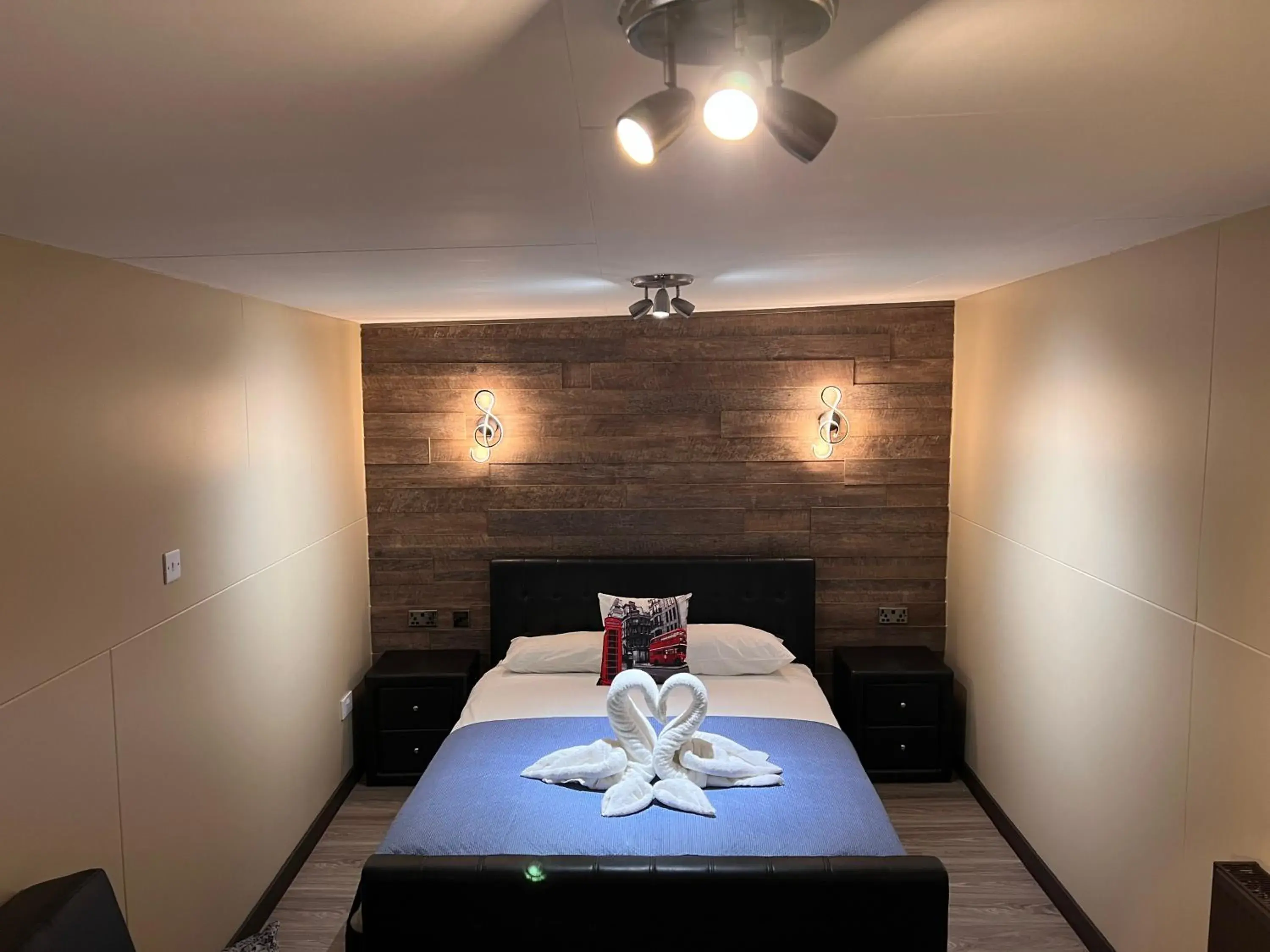 Bedroom, Bed in The Commongate Hotels Bedroom, Bed in The Commongate Hotels