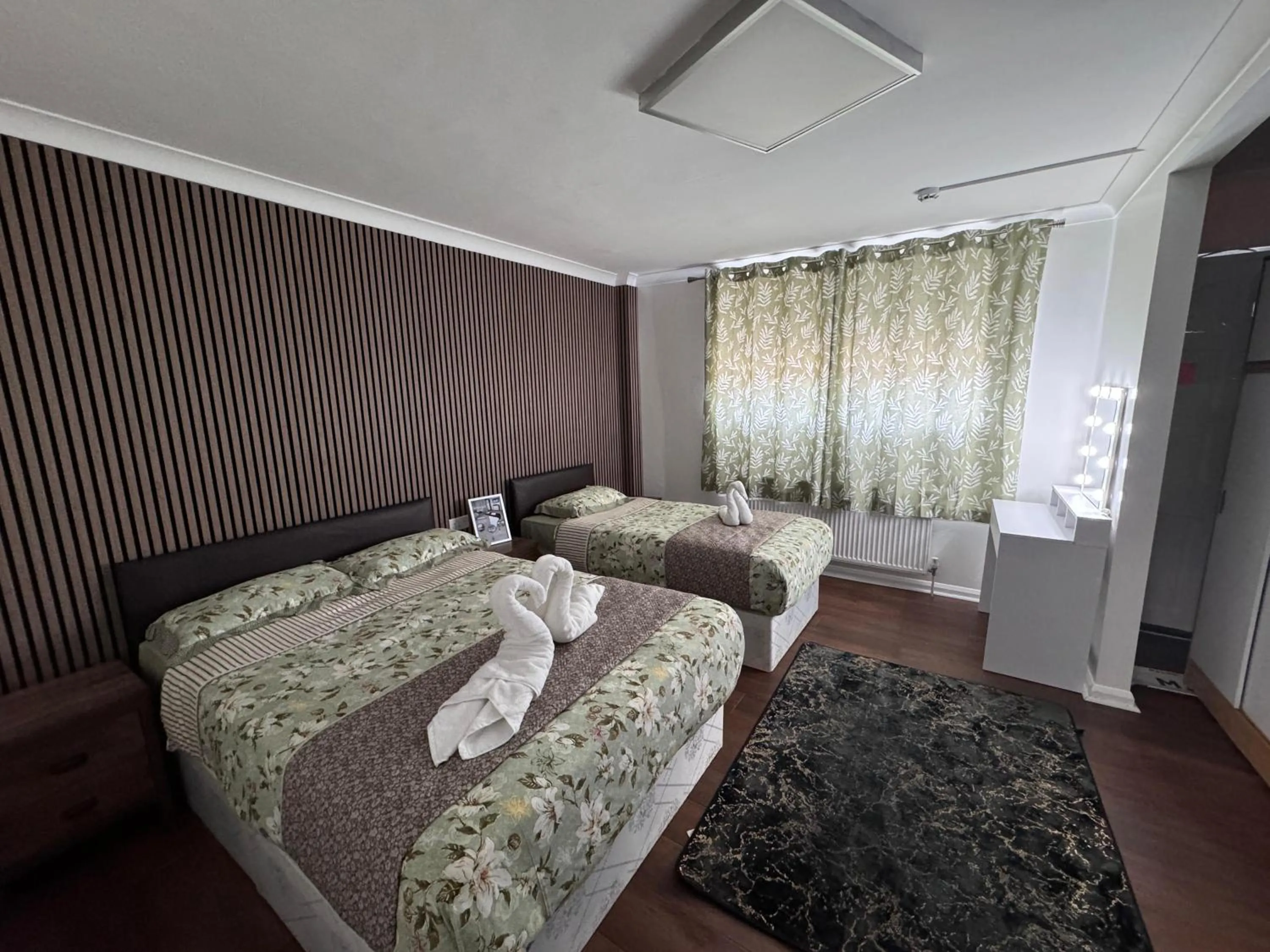 Bed in The Commongate Hotels