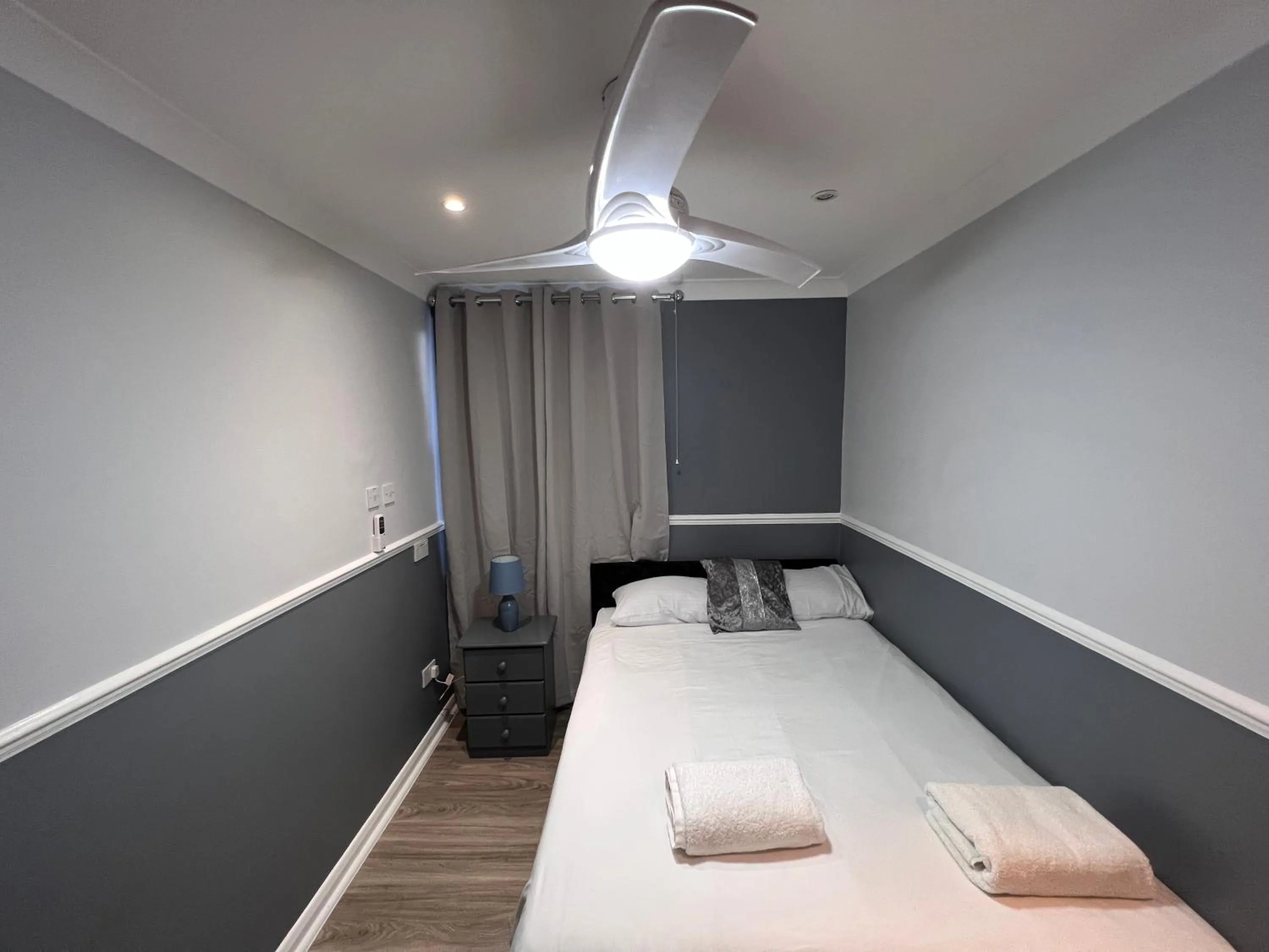 Bedroom, Bed in The Commongate Hotels