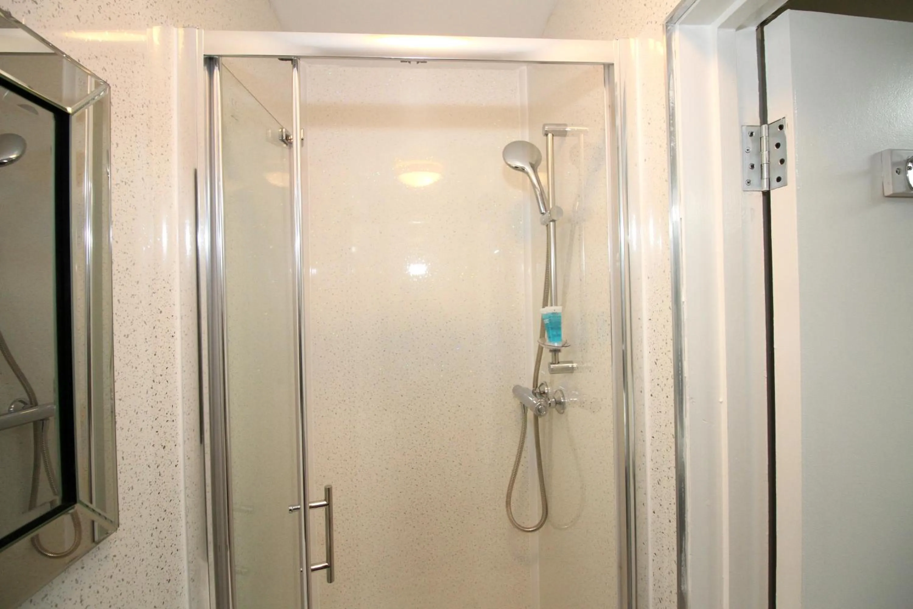Shower in The Commongate Hotels