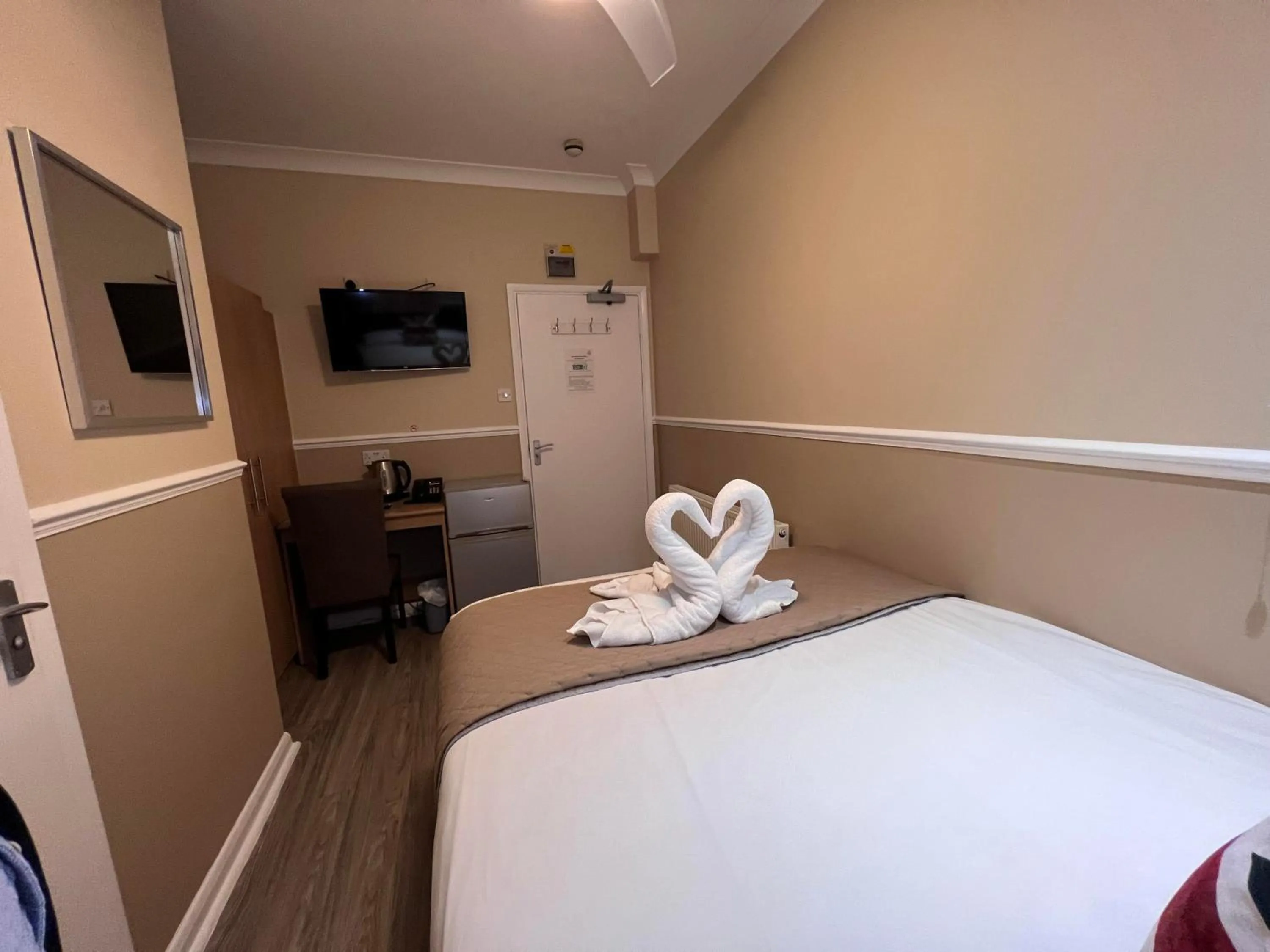 Bed in The Commongate Hotels