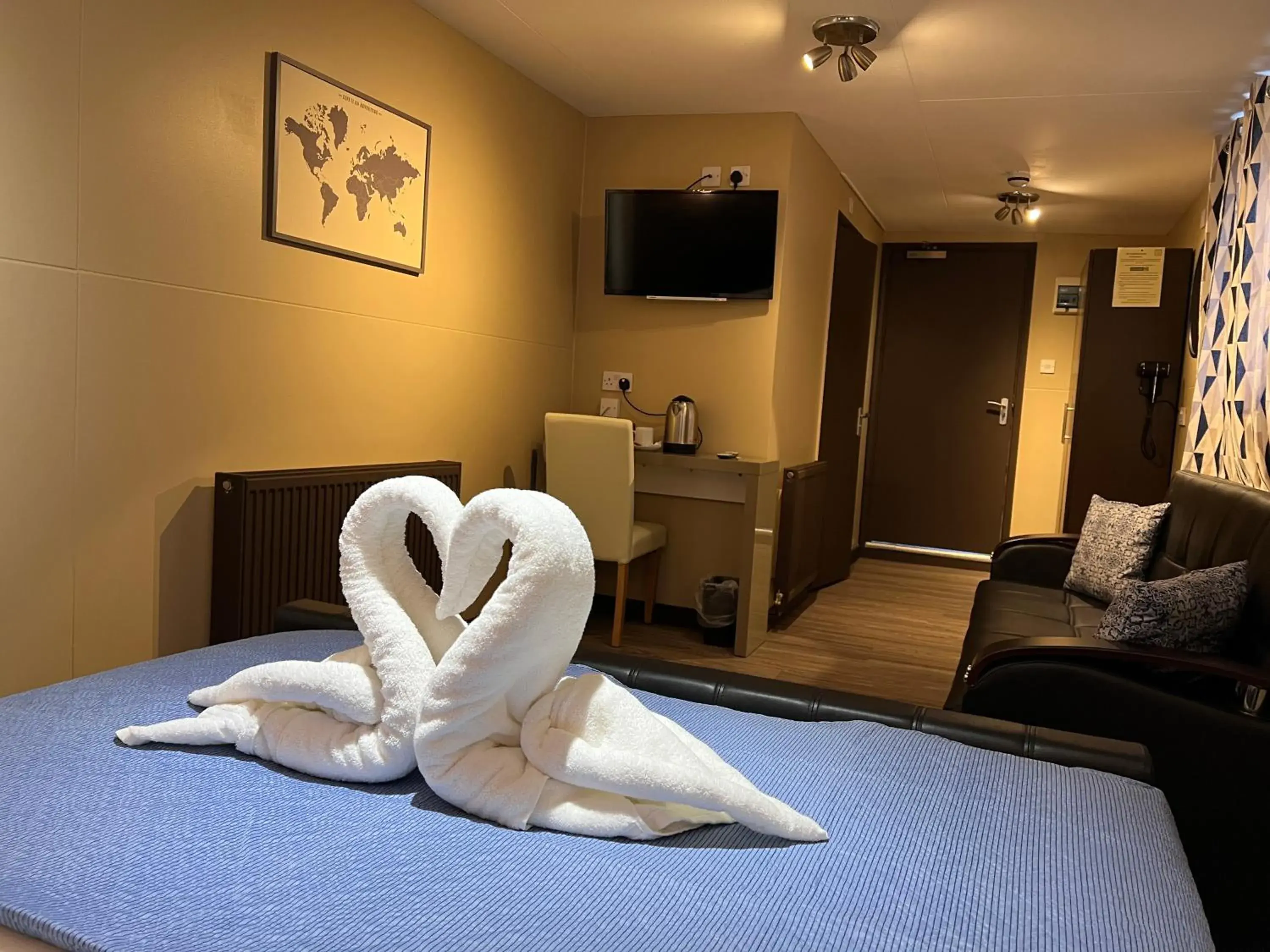 Photo of the whole room, Bed in The Commongate Hotels Photo of the whole room, Bed in The Commongate Hotels