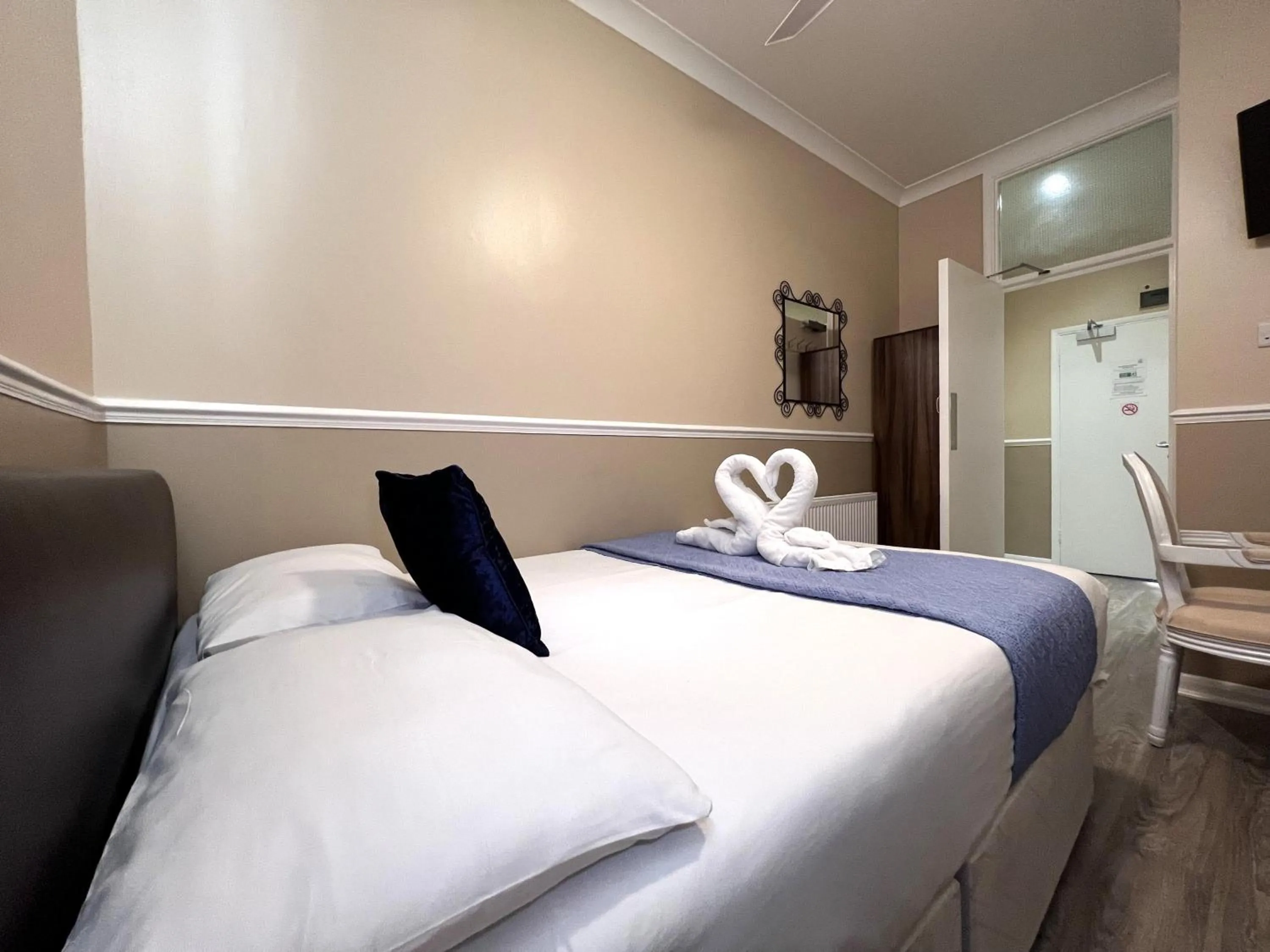 Bed in The Commongate Hotels