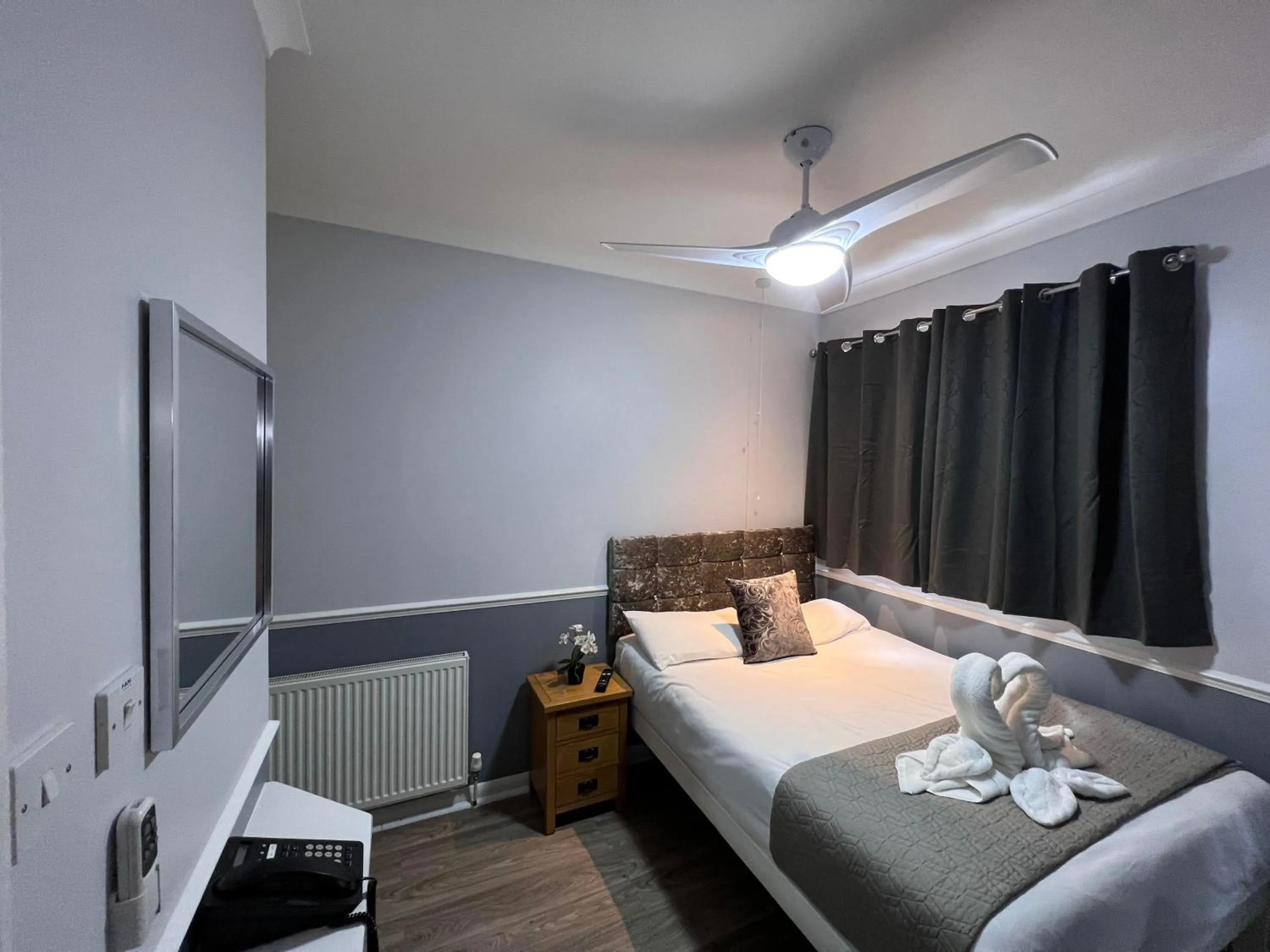 Bed in The Commongate Hotels