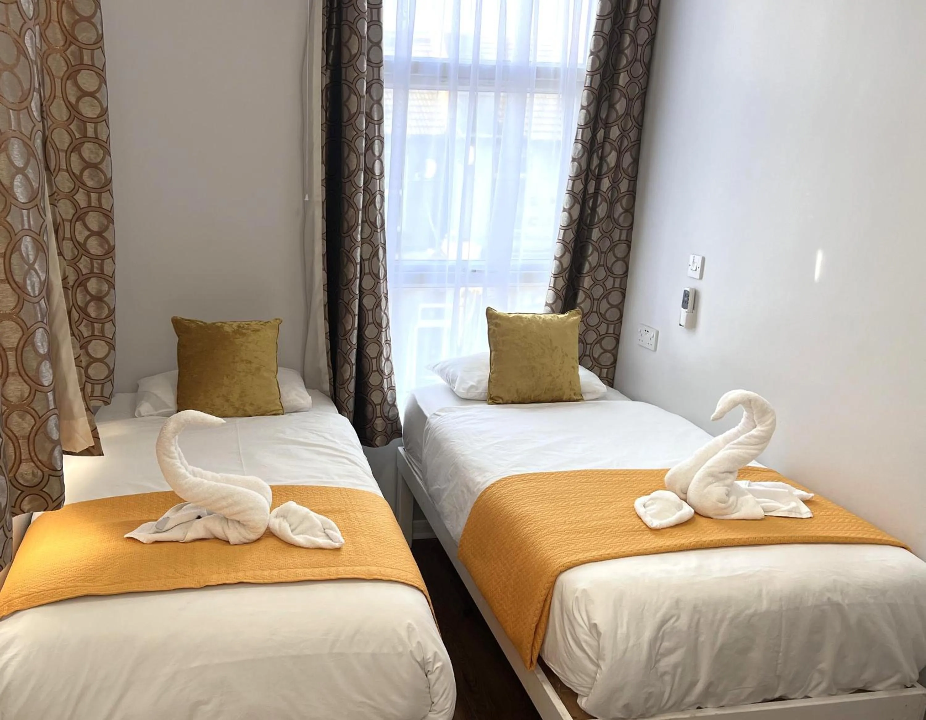 Bed in The Commongate Hotels