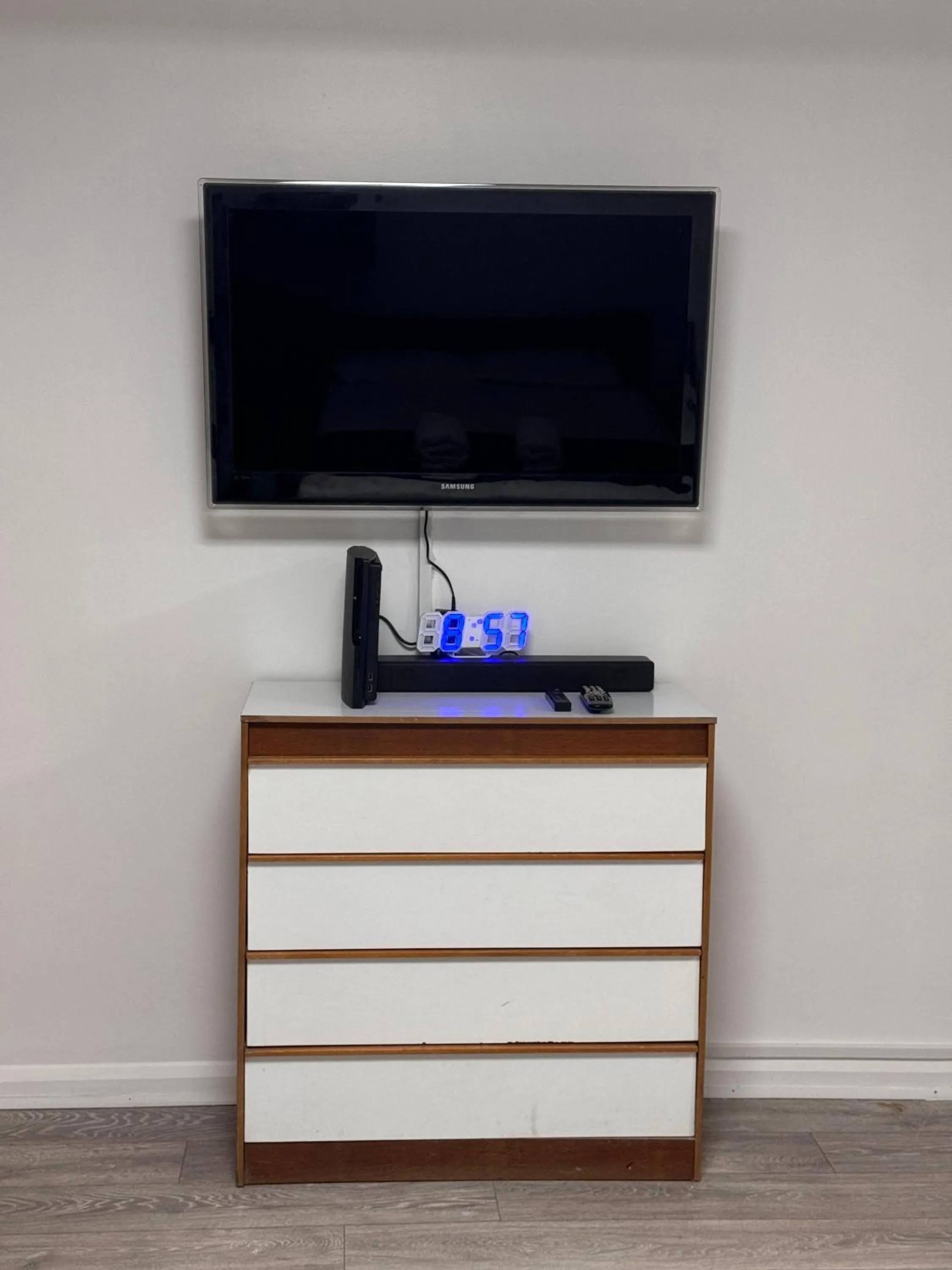 TV and multimedia in The Commongate Hotels