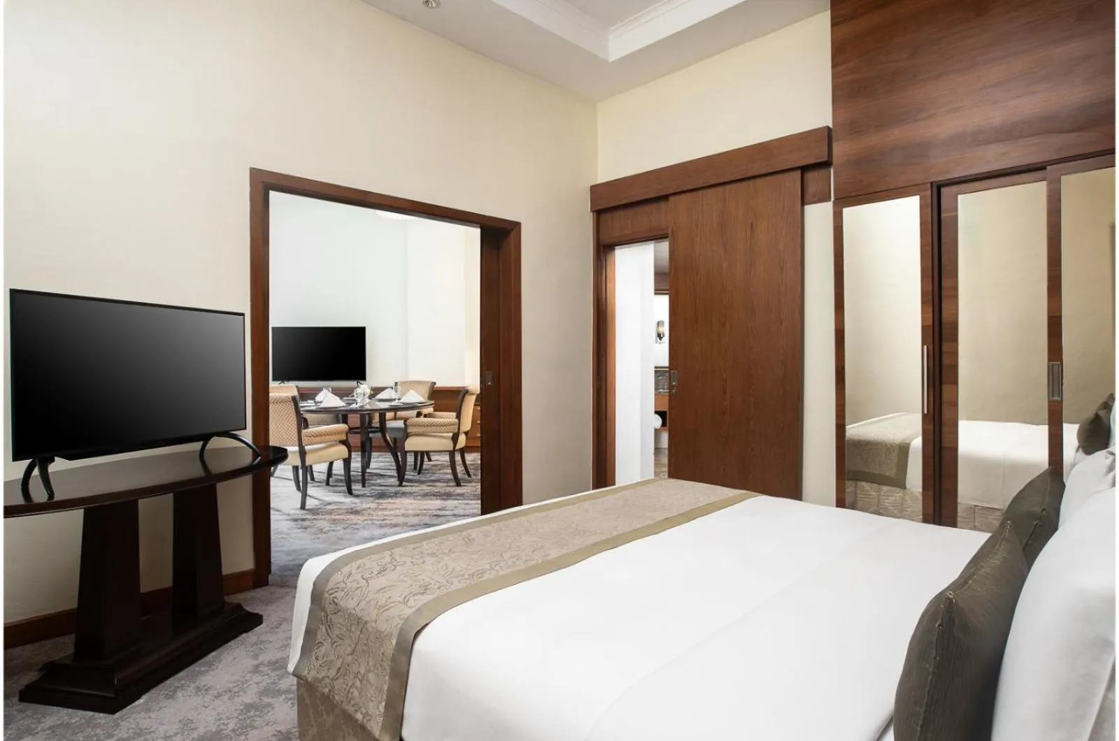 Bed in Aryaduta Medan