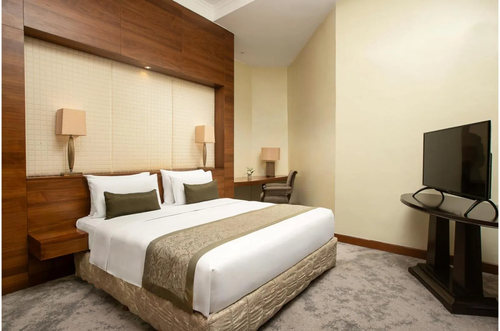 Bed in Aryaduta Medan