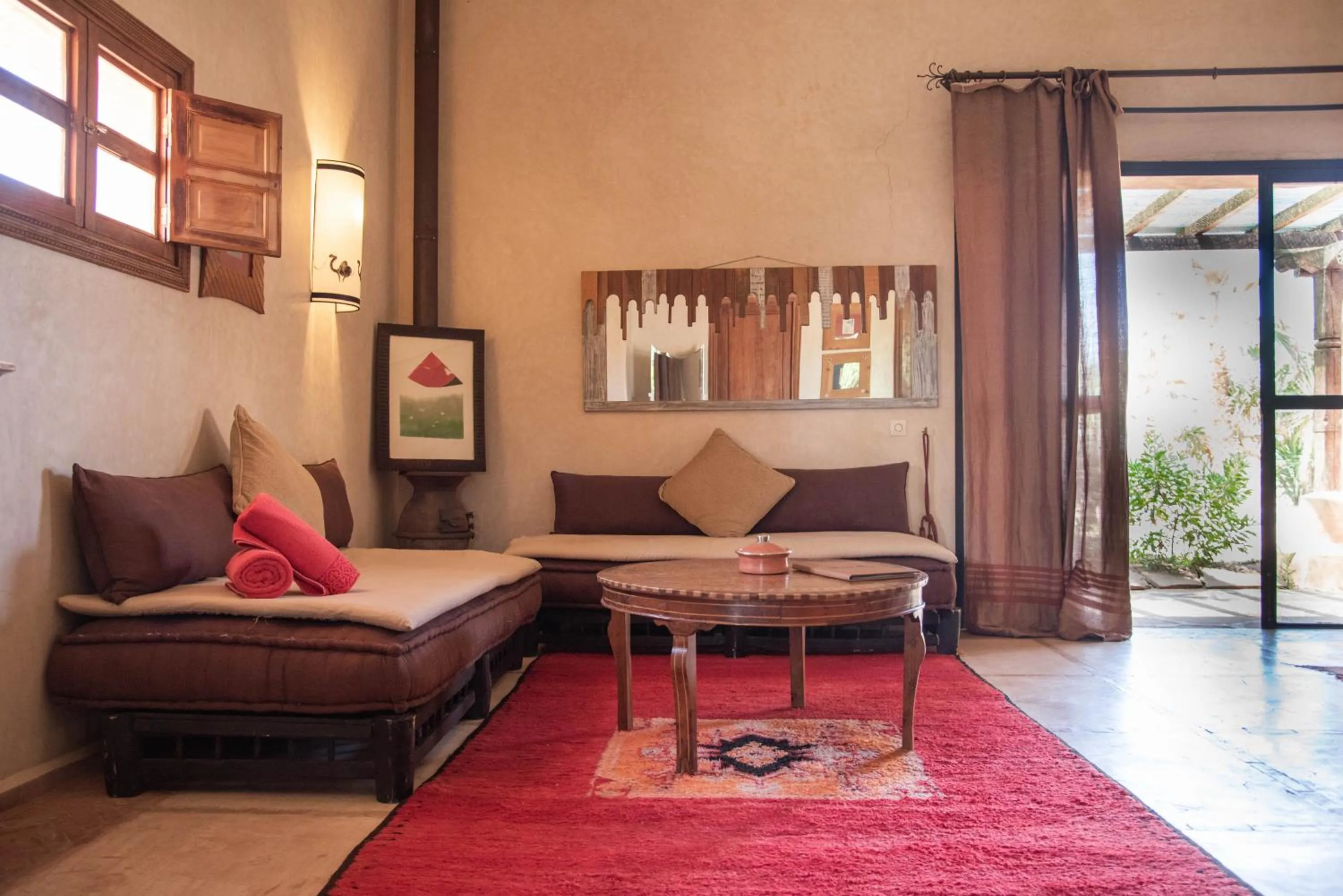 Photo of the whole room in Jnane Allia