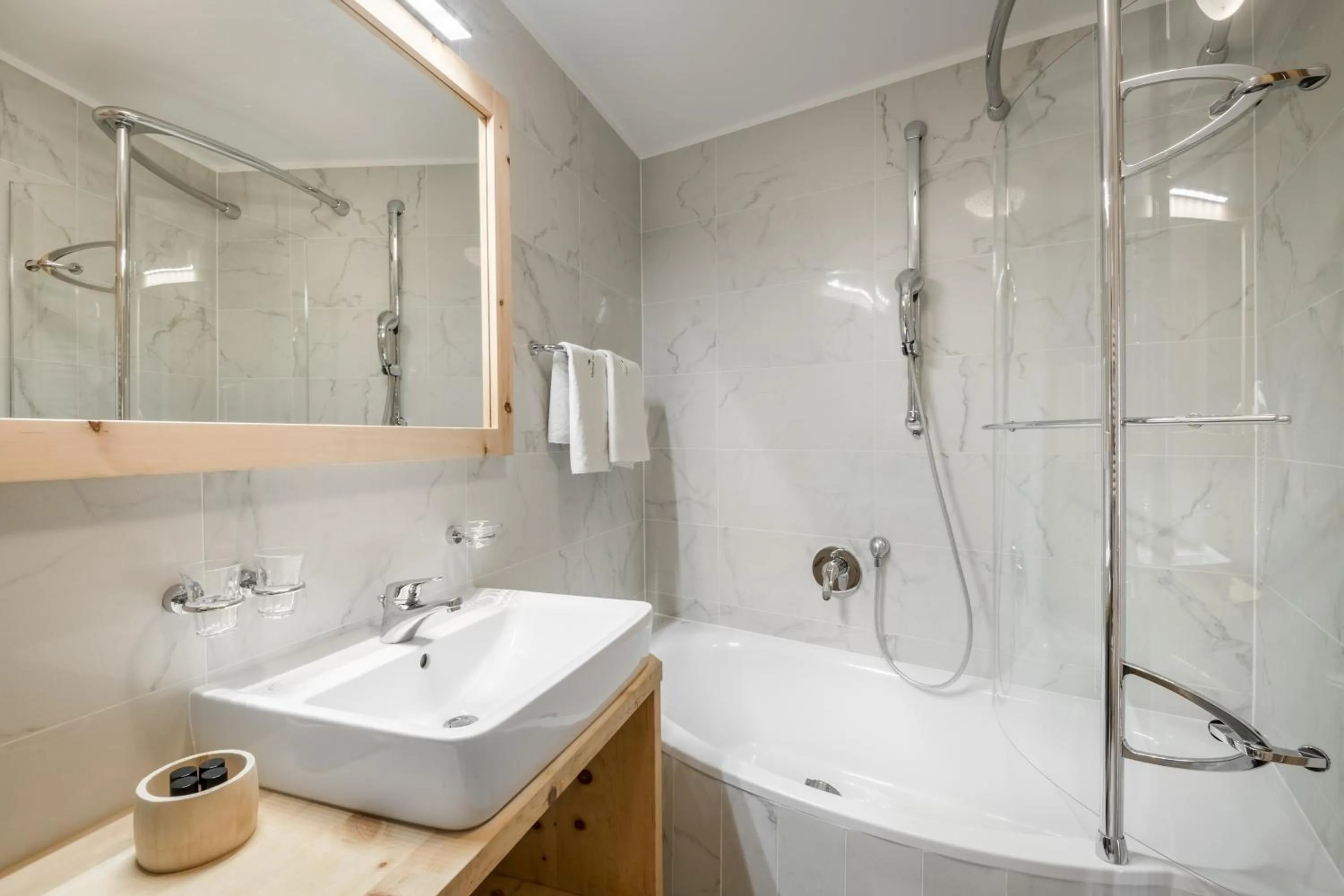 Shower in Hotel Digon