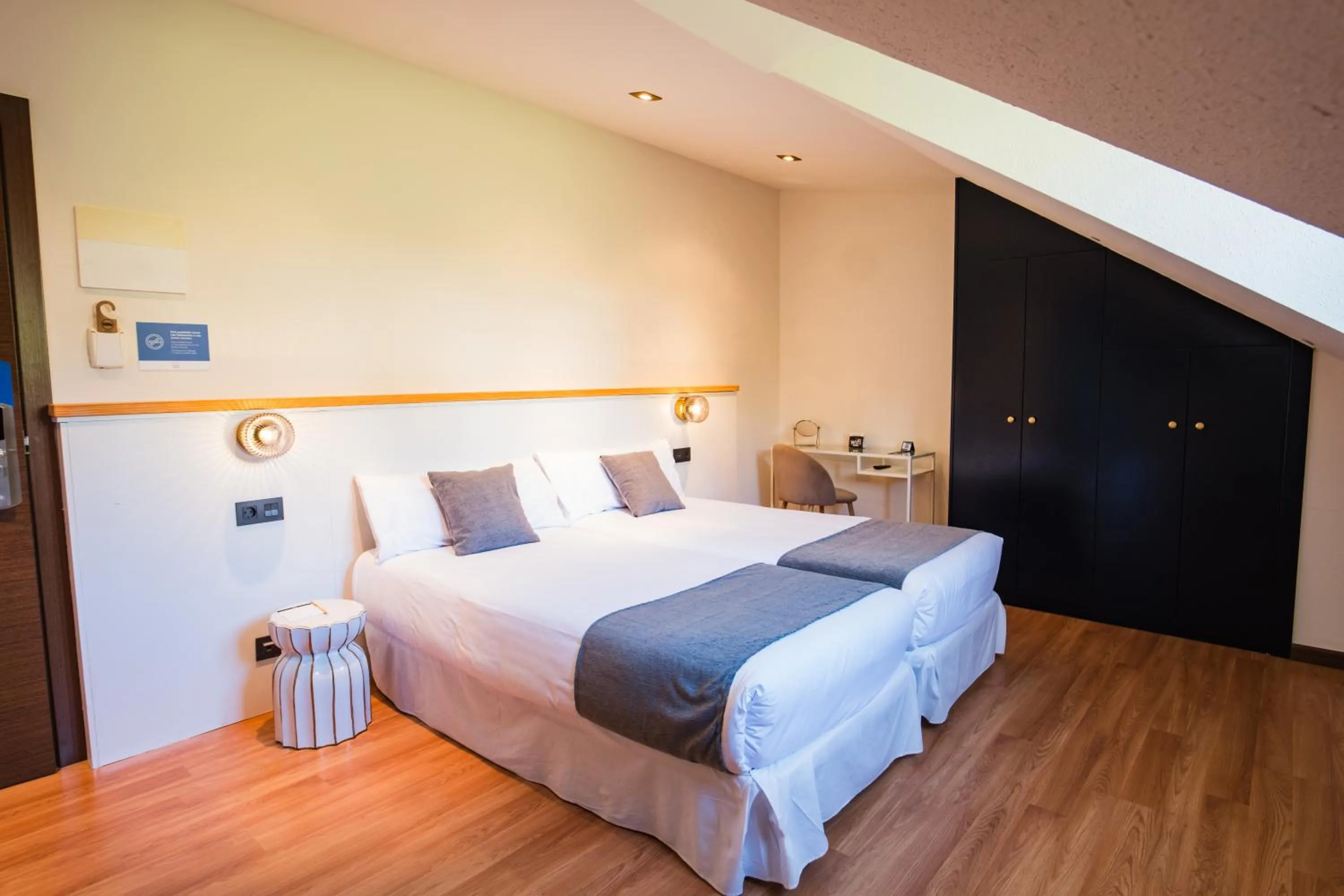 Bedroom, Bed in Alda Corcubión