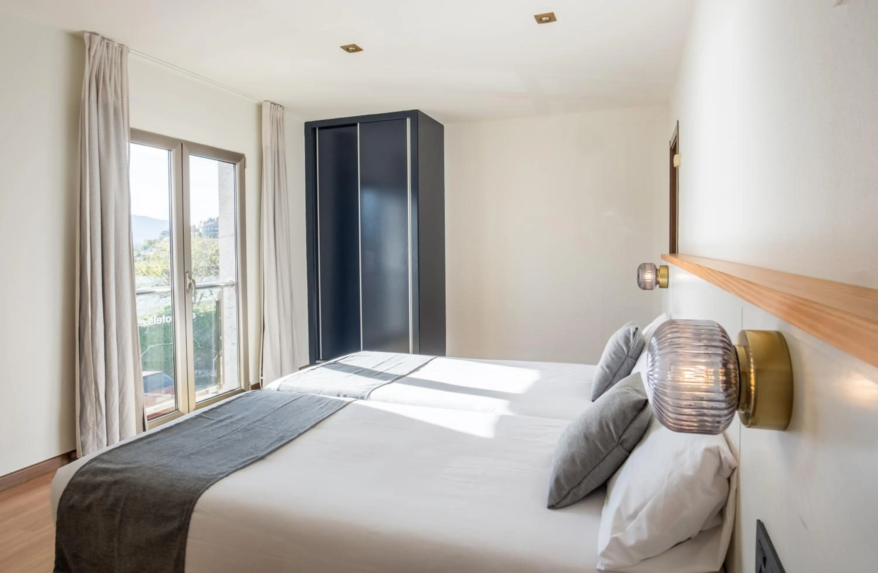 Bedroom, Bed in Alda Corcubión