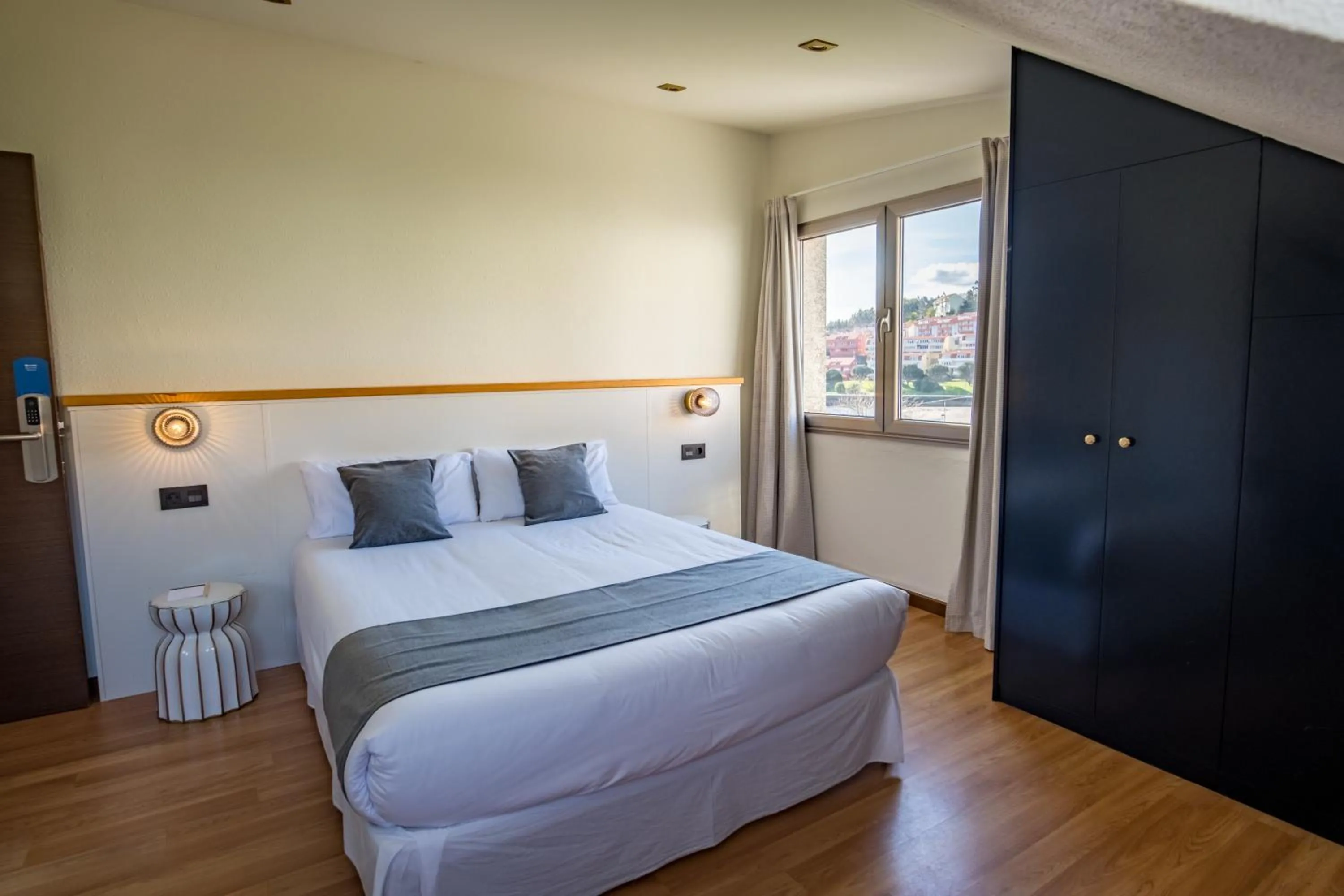 Bedroom, Bed in Alda Corcubión