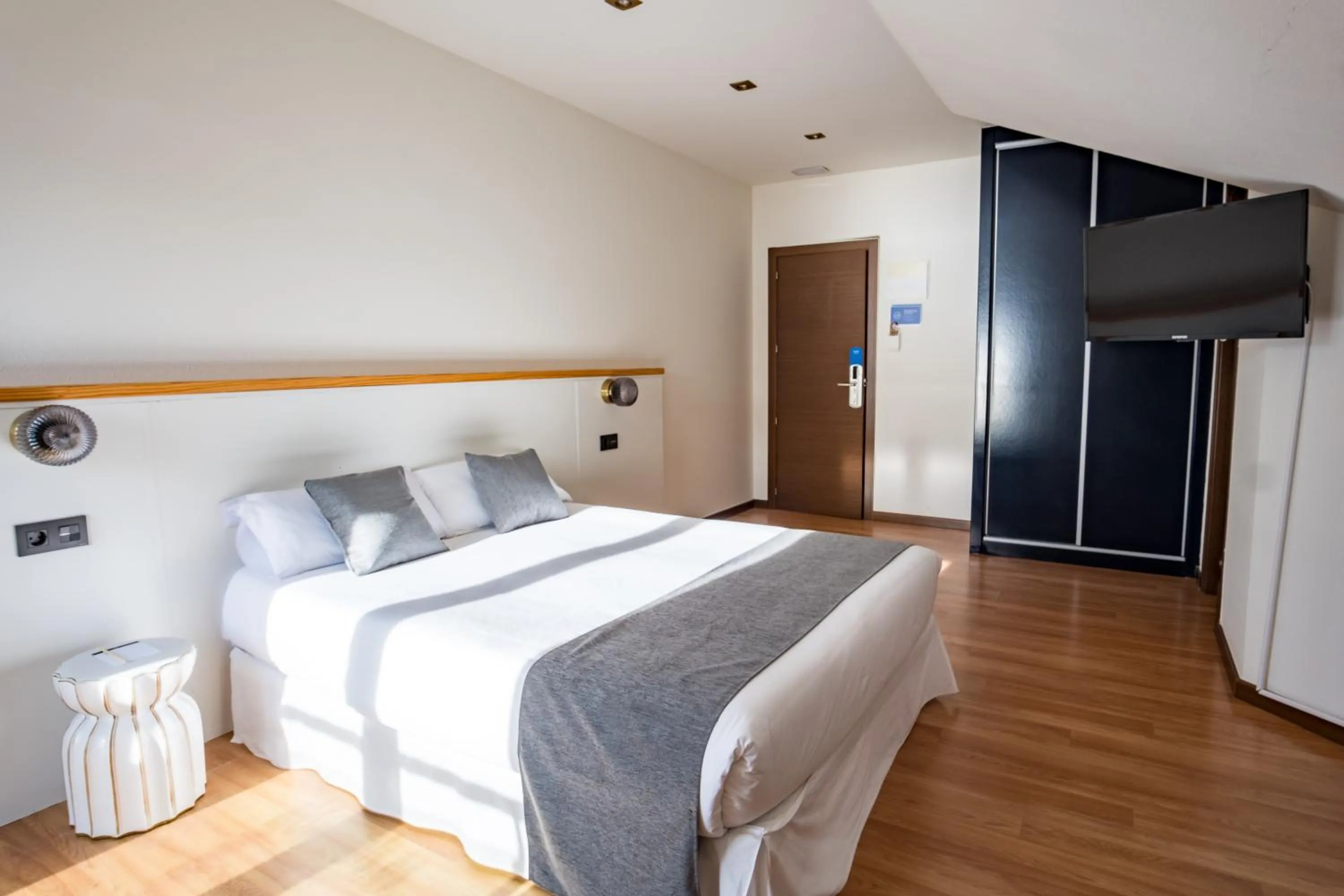 Bedroom, Bed in Alda Corcubión