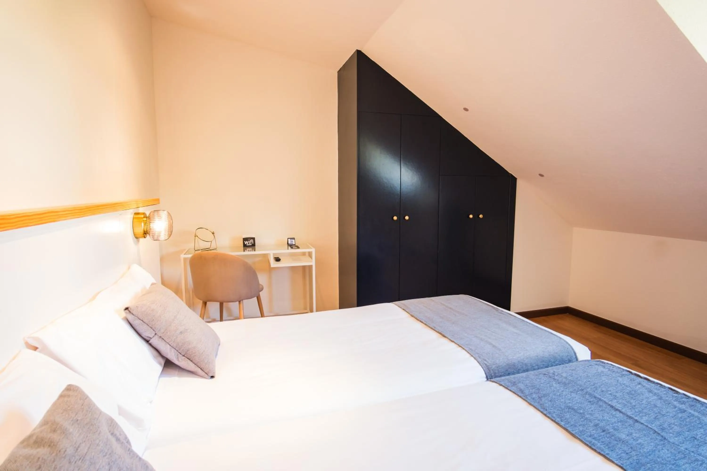 Bedroom, Bed in Alda Corcubión