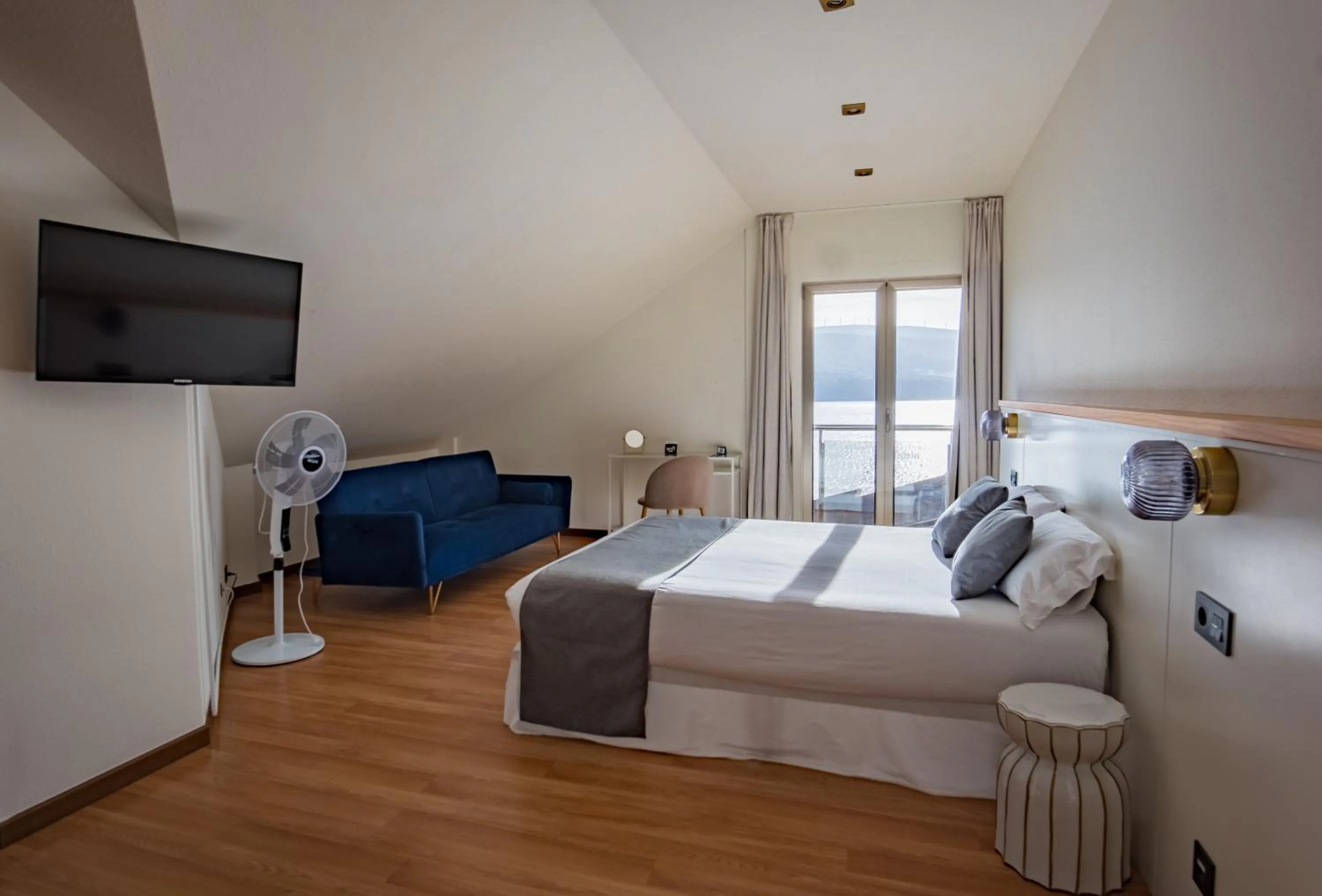 Bedroom, Bed in Alda Corcubión