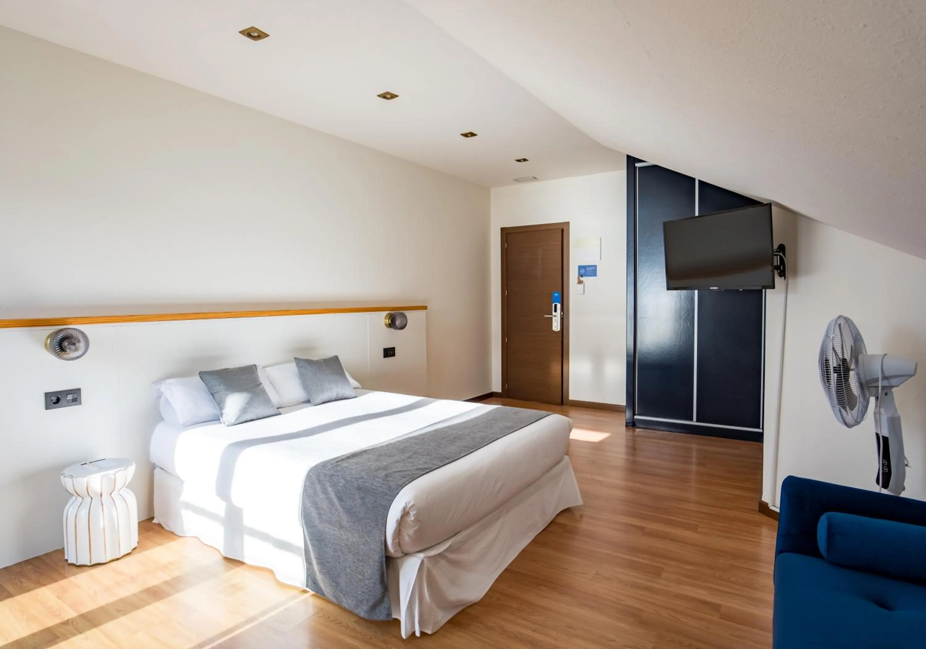 Bedroom, Bed in Alda Corcubión
