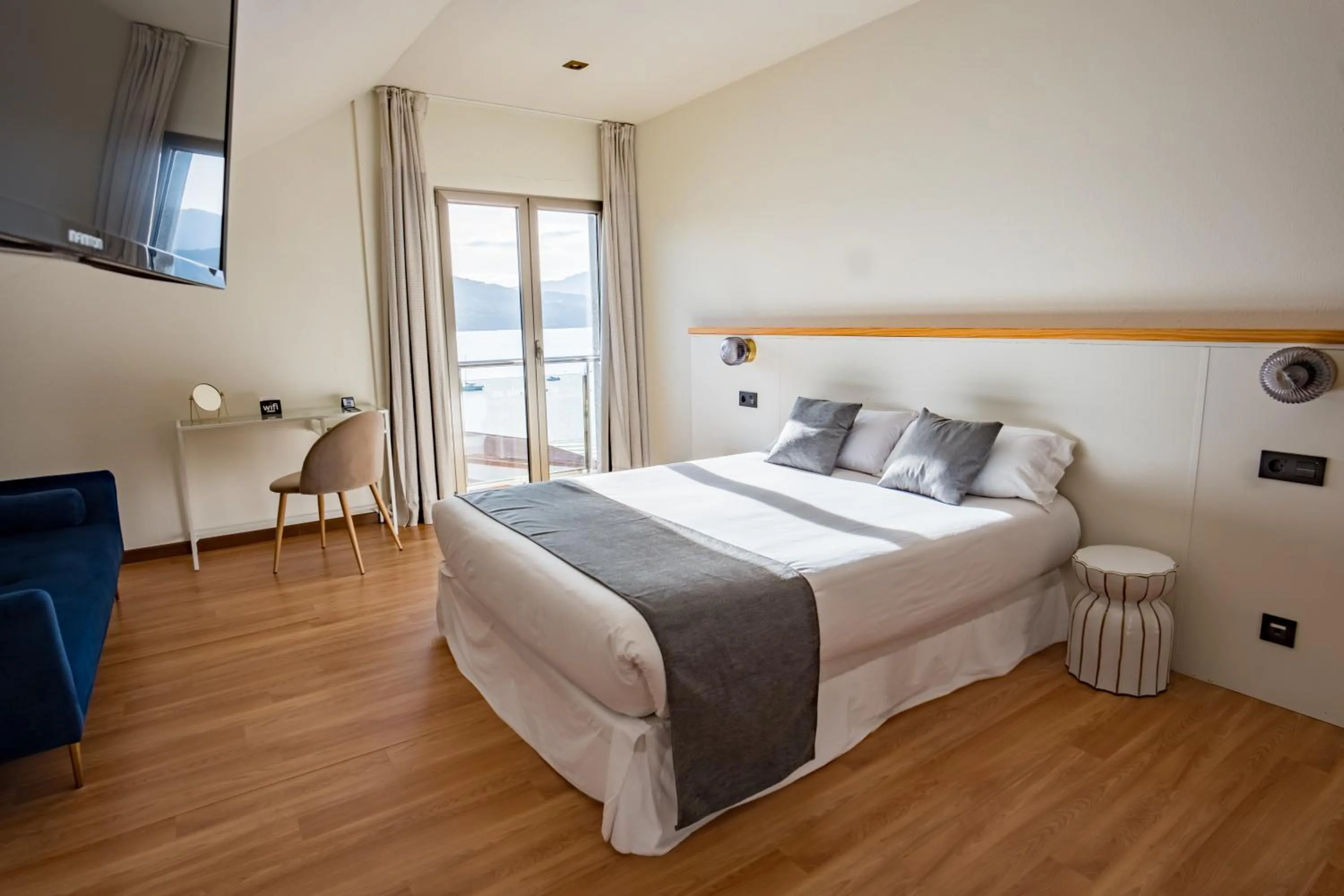 Bedroom, Bed in Alda Corcubión