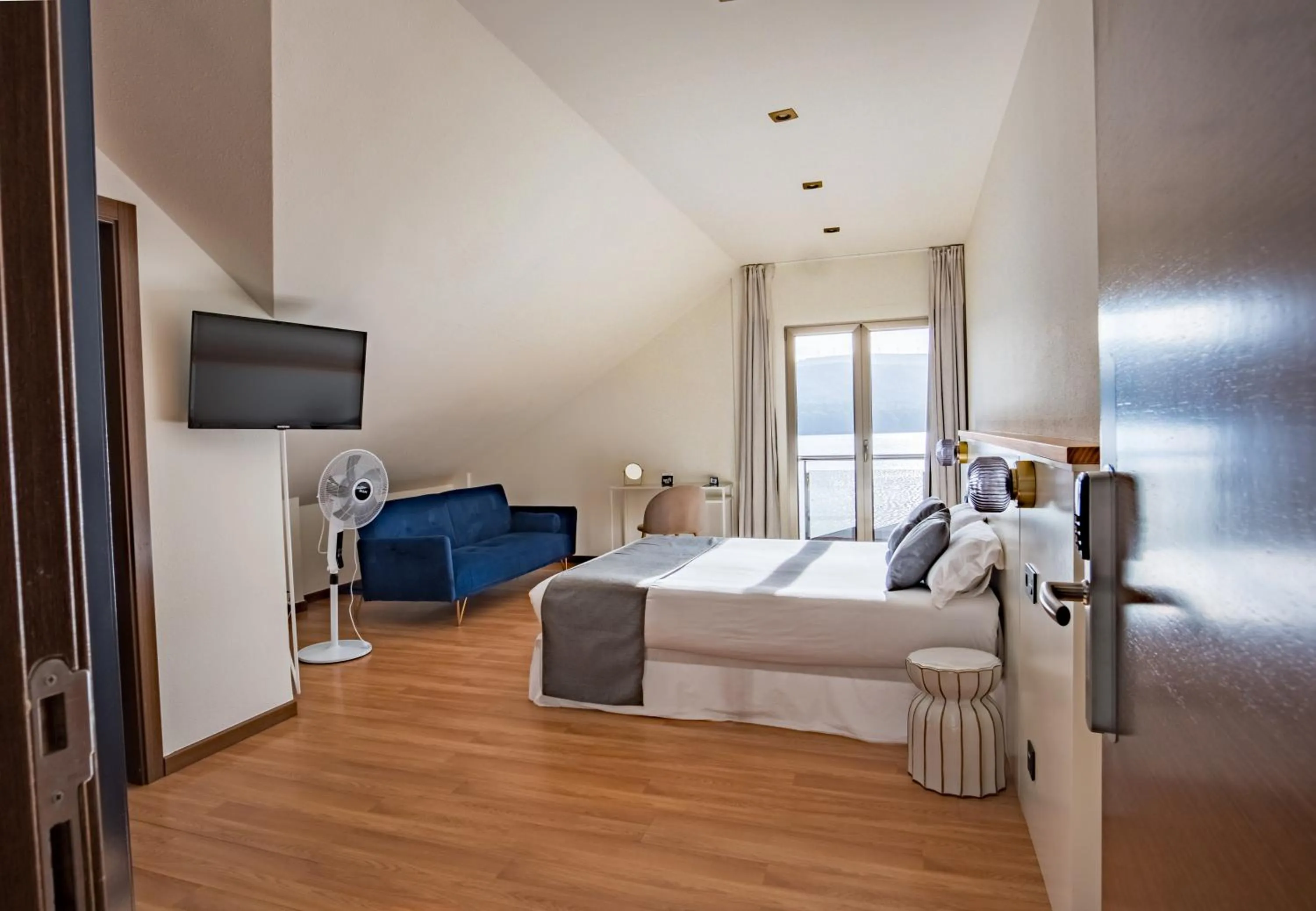 Bedroom, Bed in Alda Corcubión