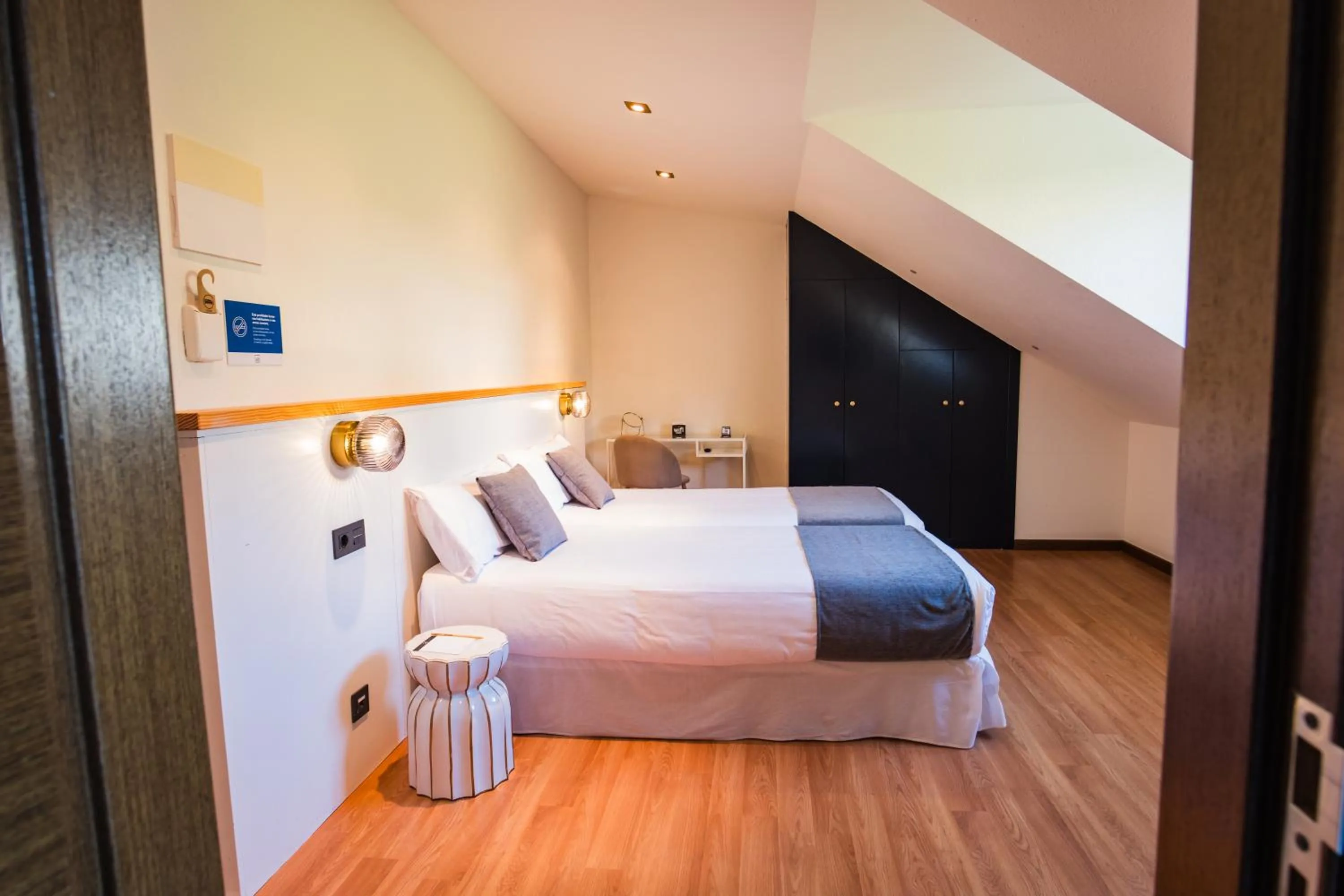 Bedroom, Bed in Alda Corcubión