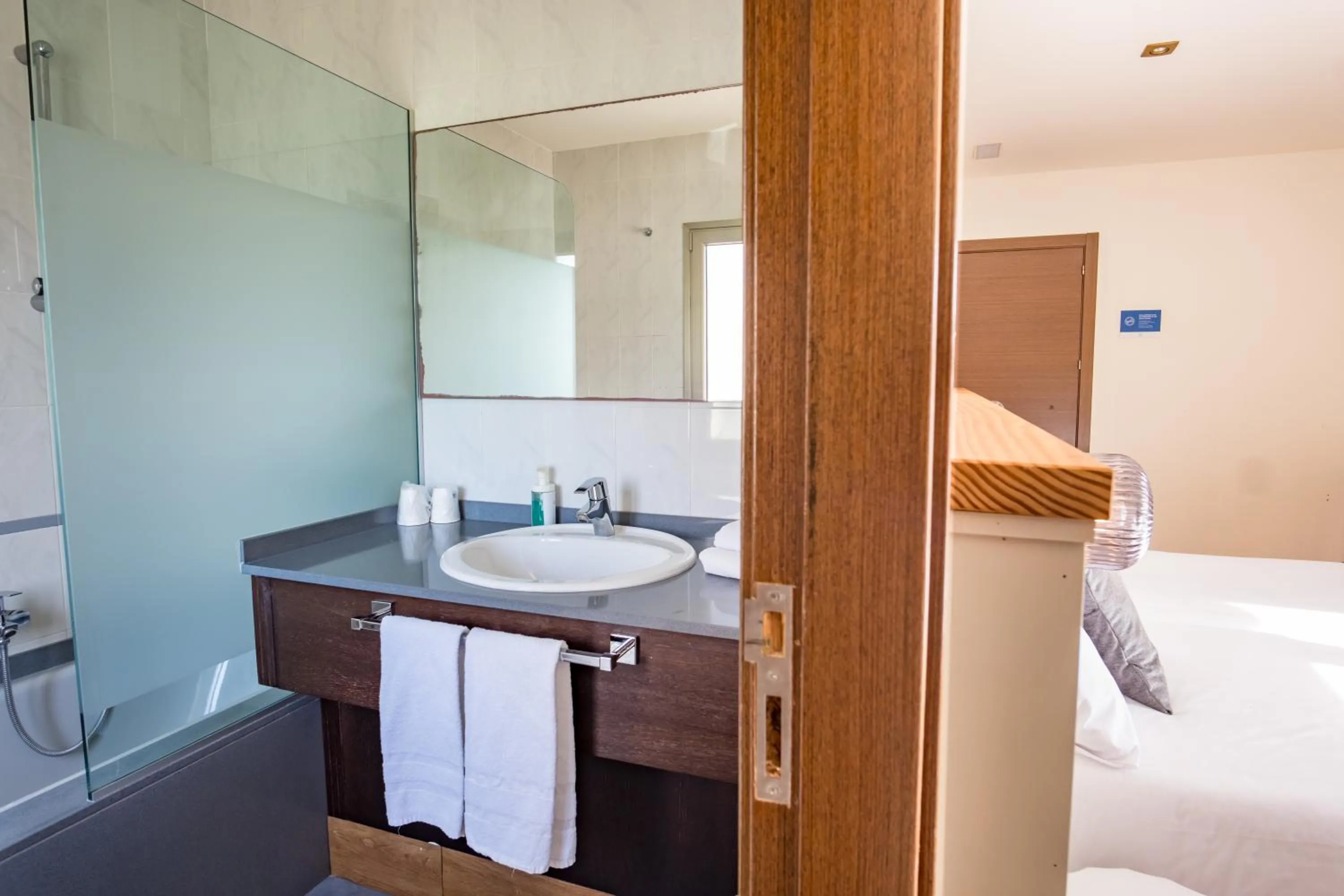 Bathroom, Bed in Alda Corcubión