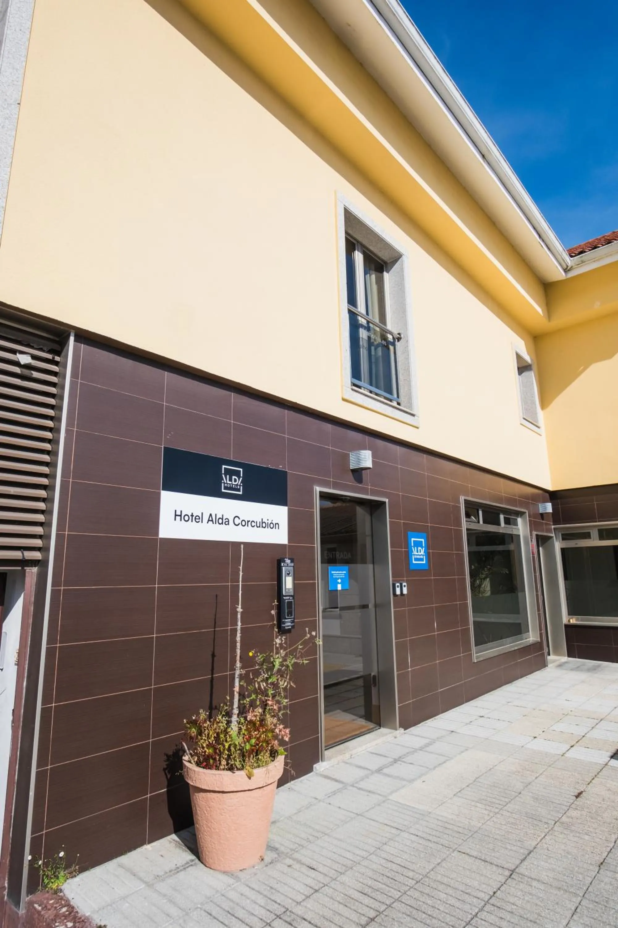 Property building in Alda Corcubión