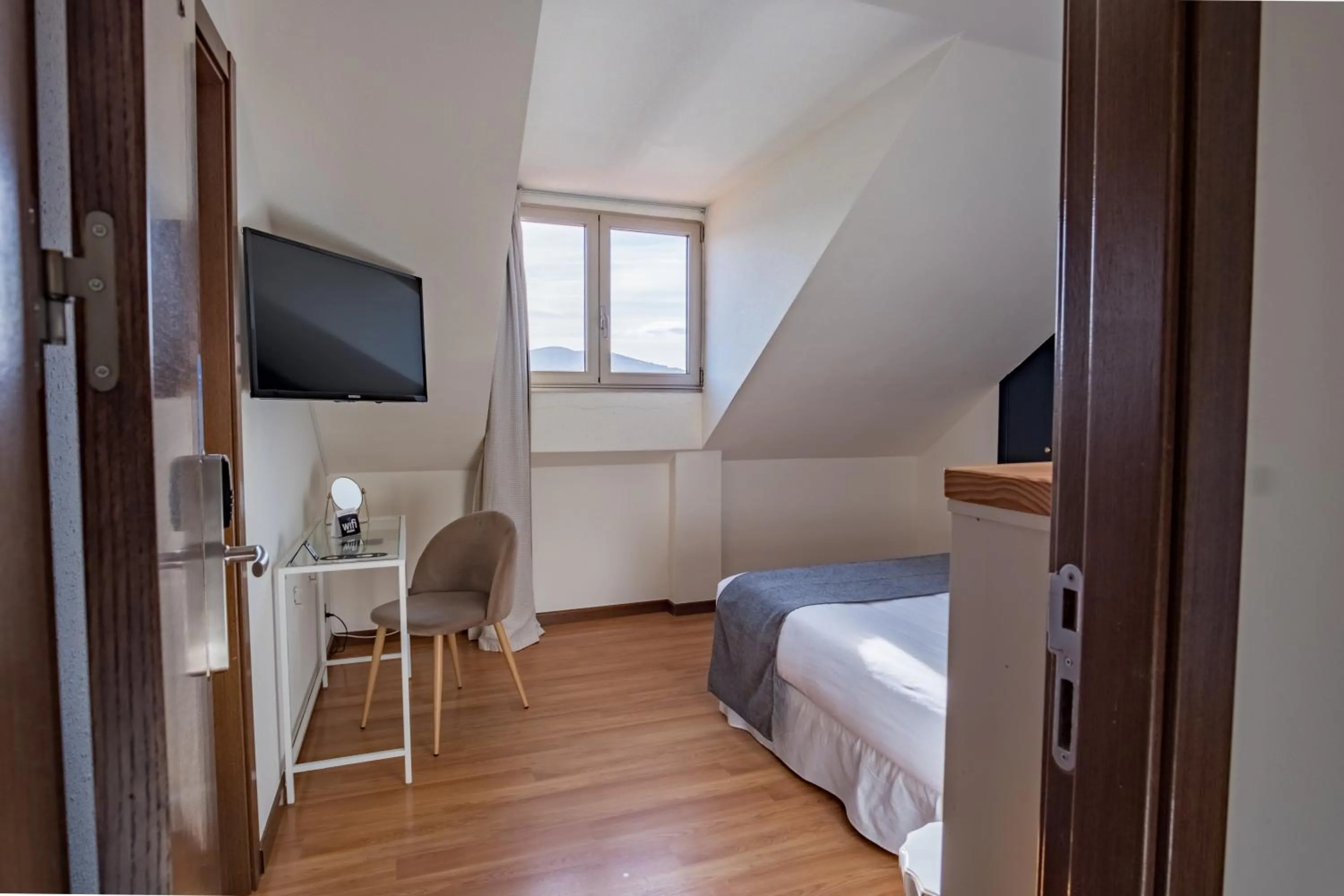 Bedroom, Bed in Alda Corcubión