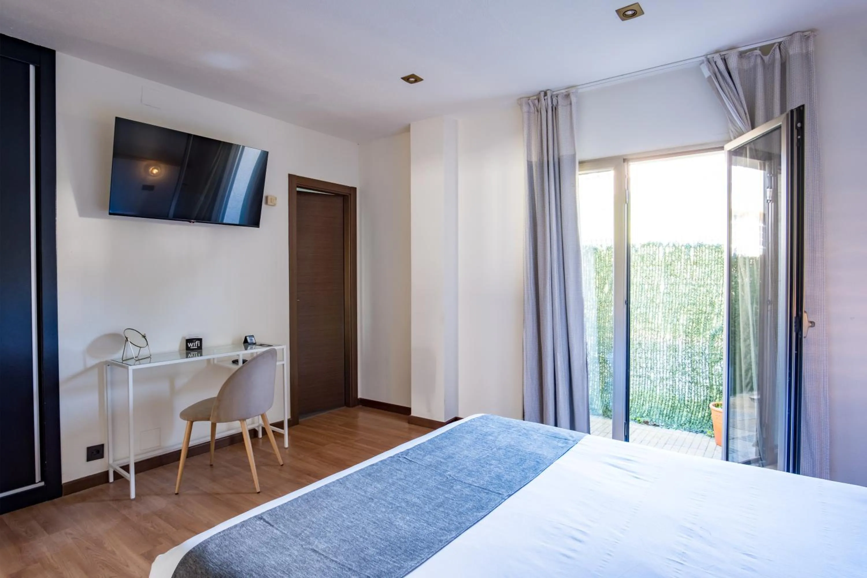 Bedroom, Bed in Alda Corcubión