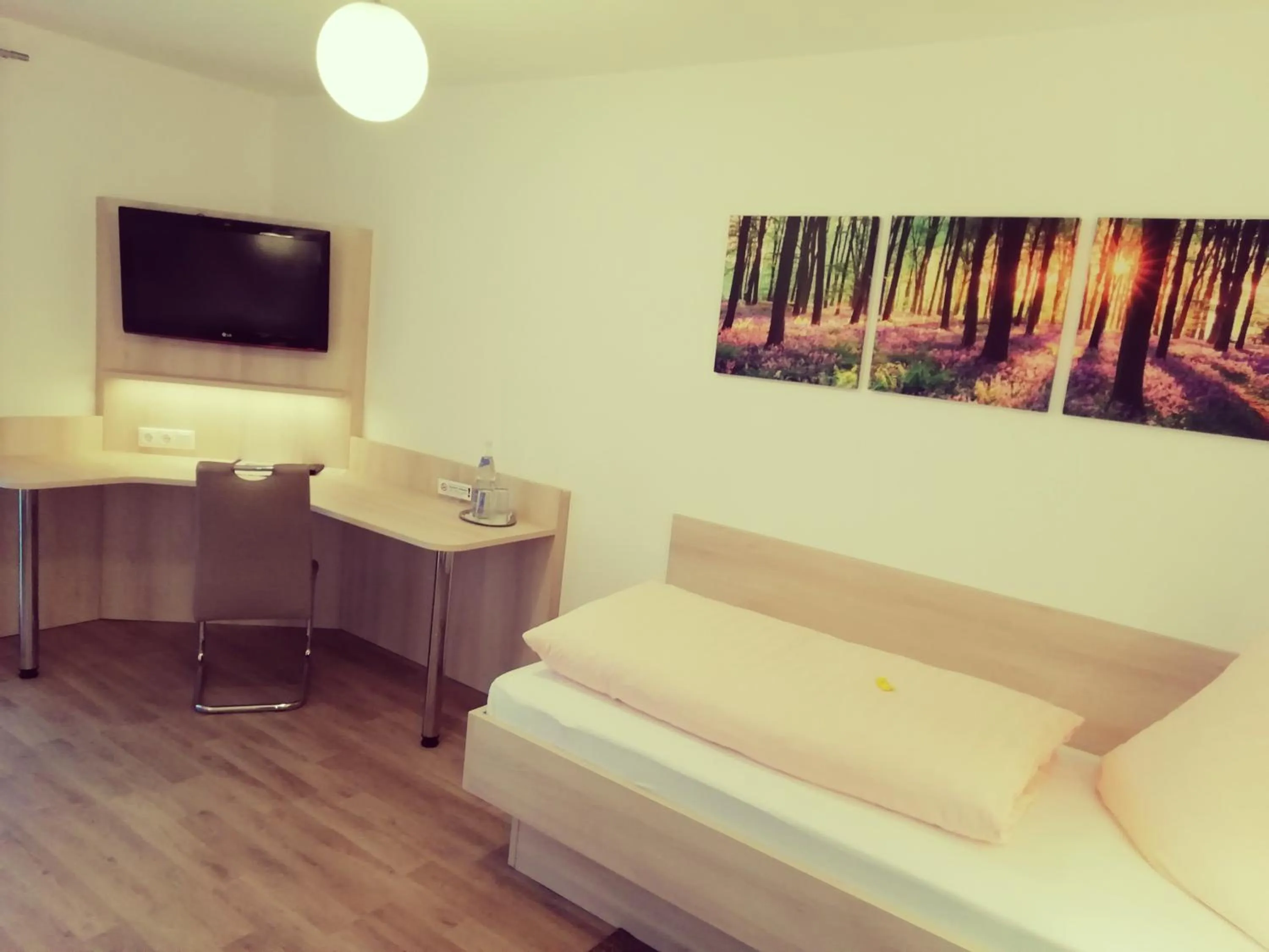 Photo of the whole room, Bed in Büchelsteiner Hof